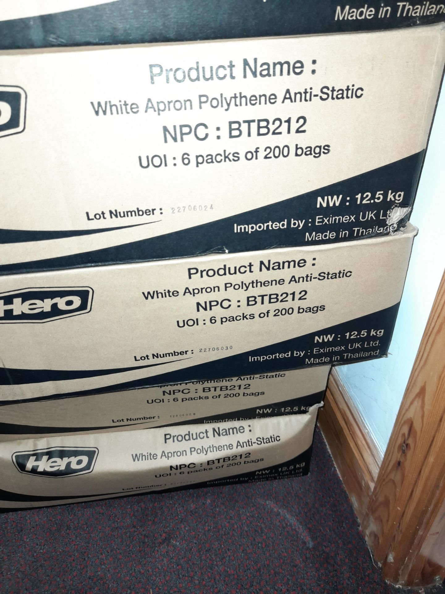 6 x Boxes of Hero white aprons (6 packs of 200 per - Image 3 of 3