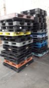 Approx 30 x Plastic Pallets