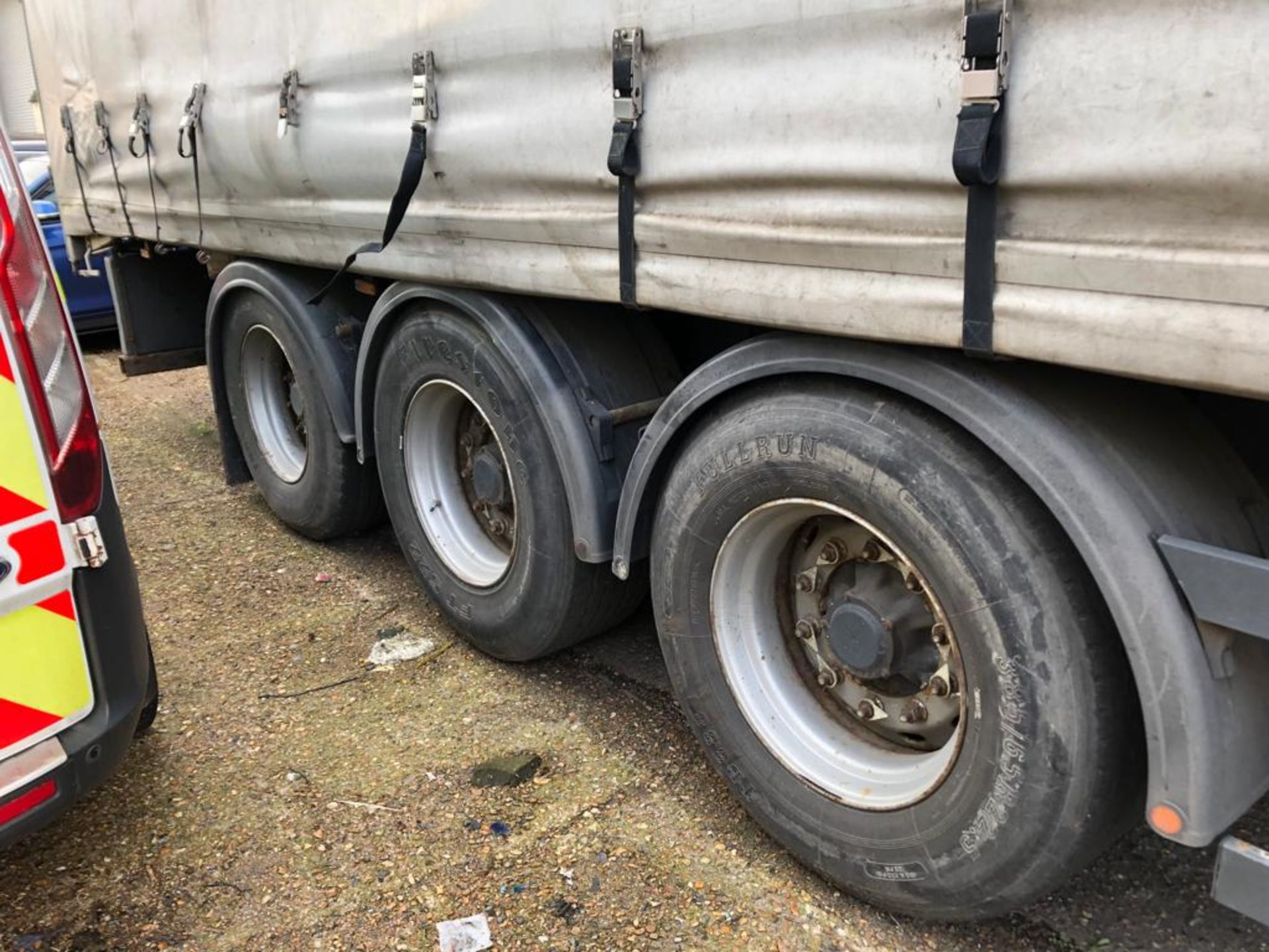 SDC Trailers Tri-Axle Curtain Side Trailer serial number H01100008282 (01/01/05) - Contents included - Image 10 of 20