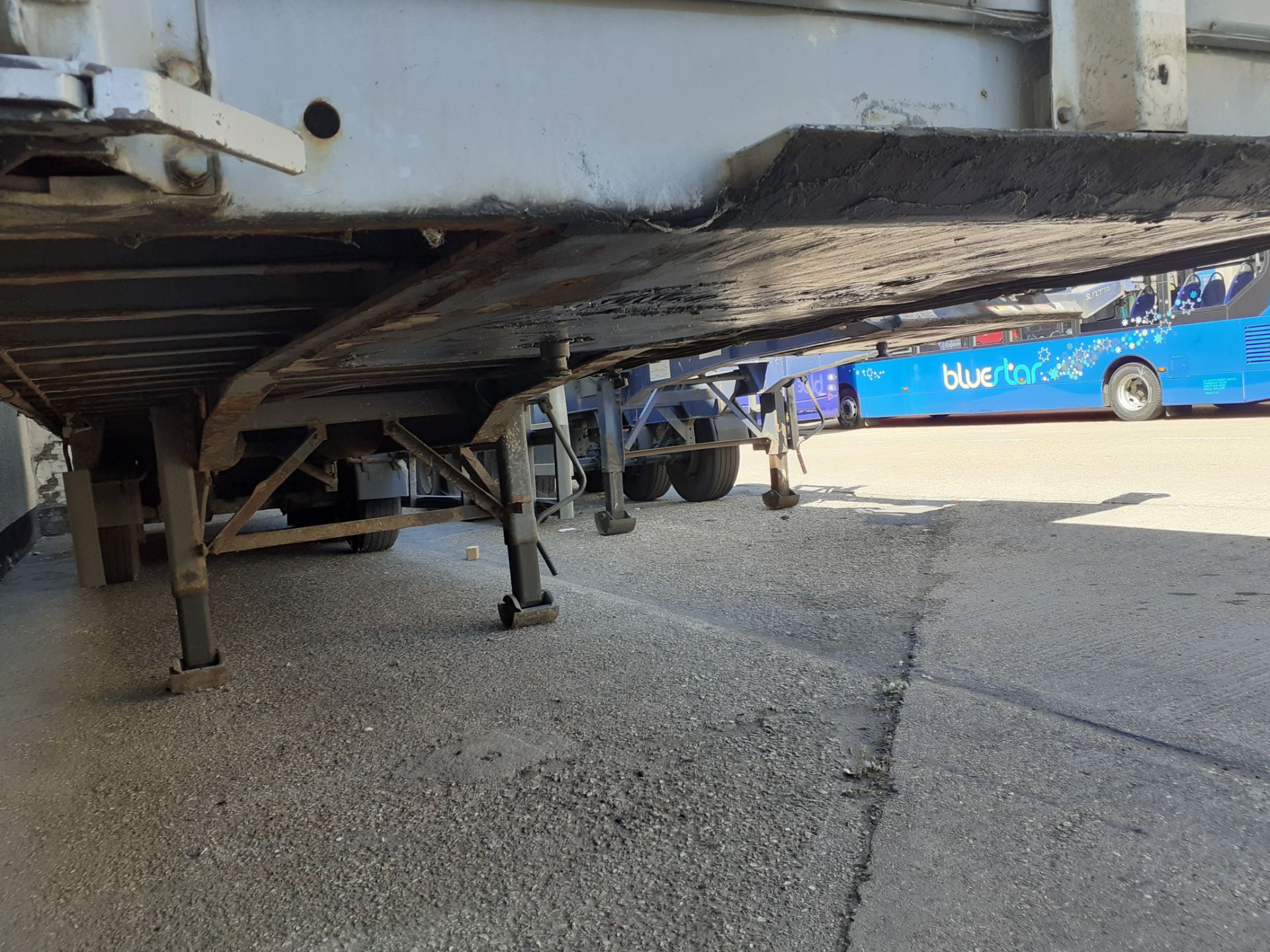 SDC Trailers Tri-Axle Curtain Side Trailer serial number H01100008282 (01/01/05) - Contents included - Image 12 of 20