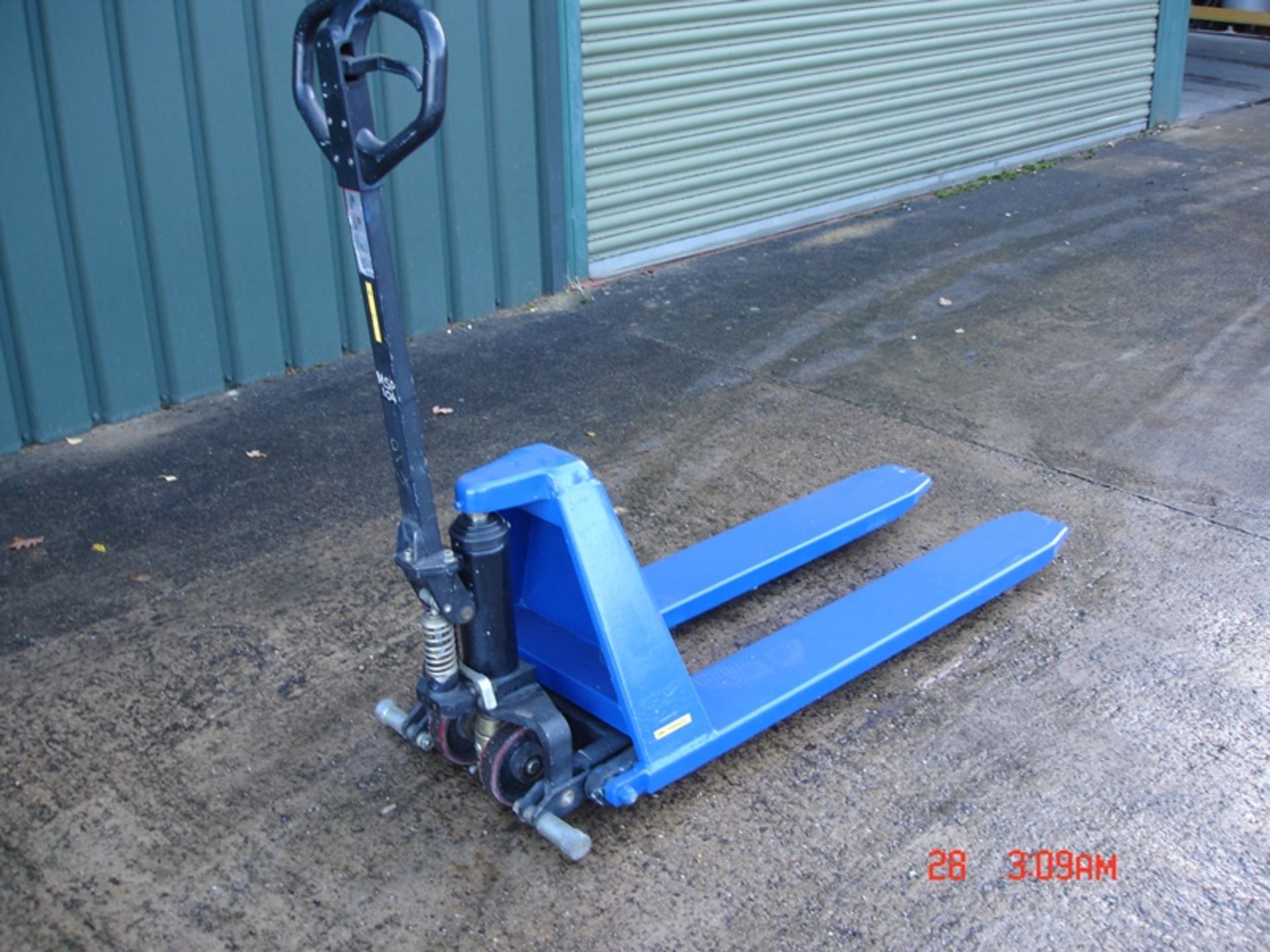 HIGH LIFTING PALLET MOVER - Image 2 of 3