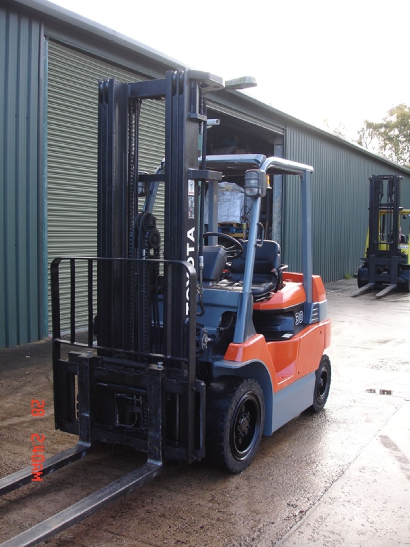 TOYOTA 3 TON ELECTRIC FORKLIFT - Image 5 of 8