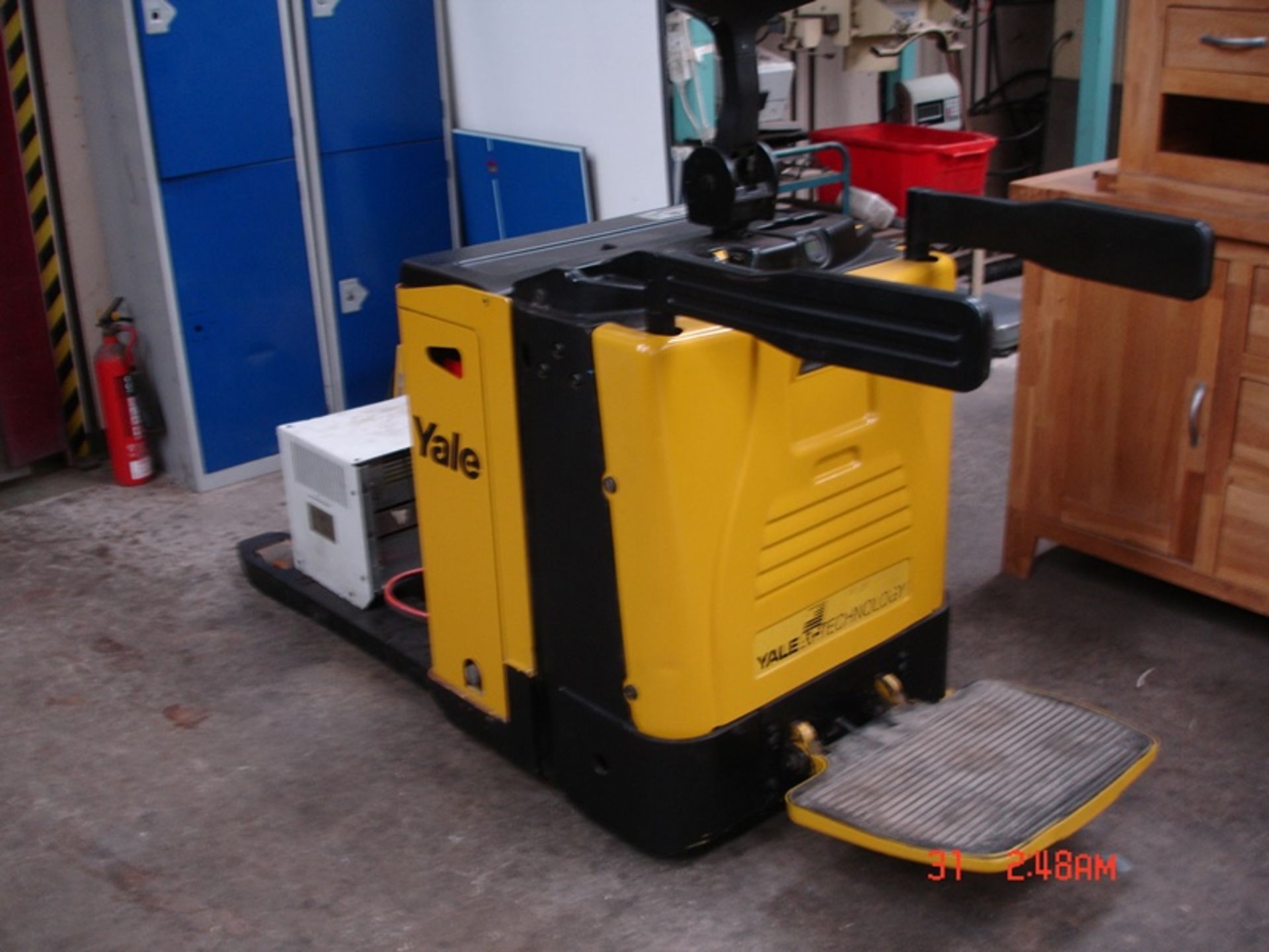 YALE RIDE ON ELECTRIC PALLET MOVER