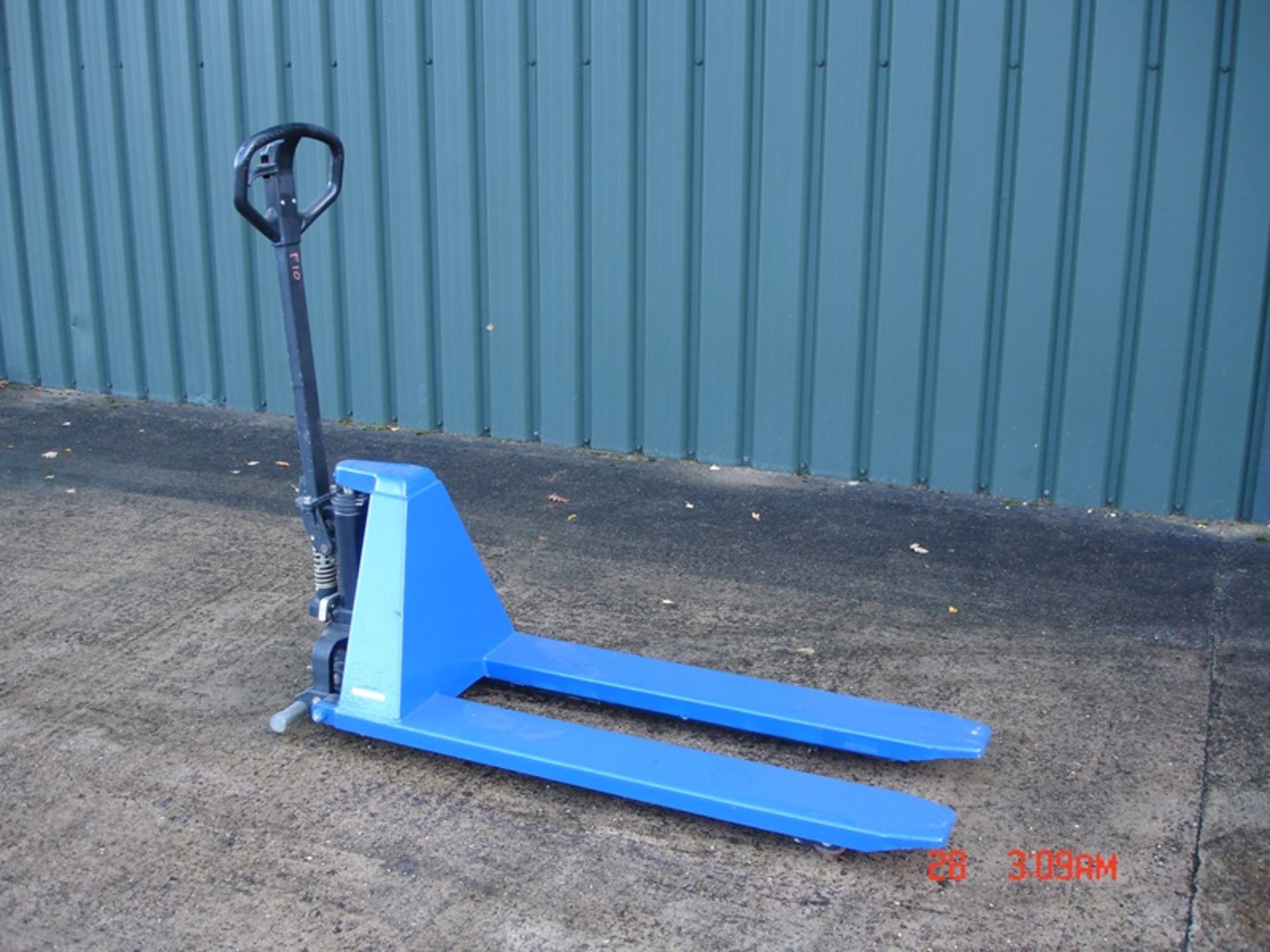 HIGH LIFTING PALLET MOVER