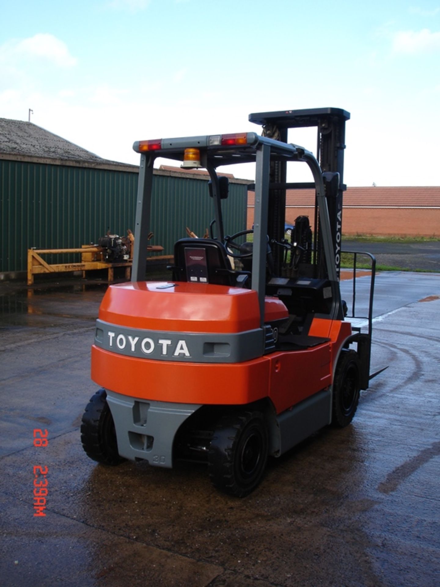 TOYOTA 3 TON ELECTRIC FORKLIFT - Image 3 of 8