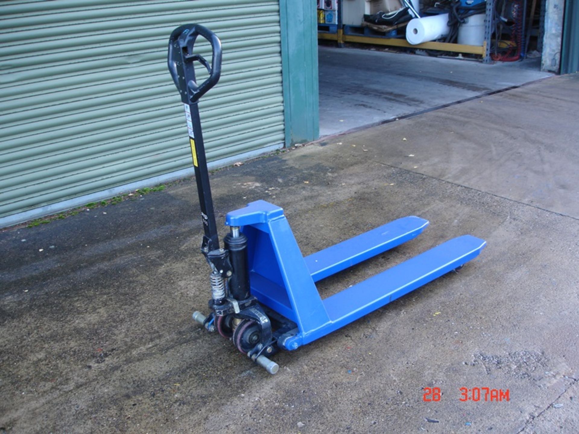 HIGH LIFTING PALLET MOVER - Image 2 of 3