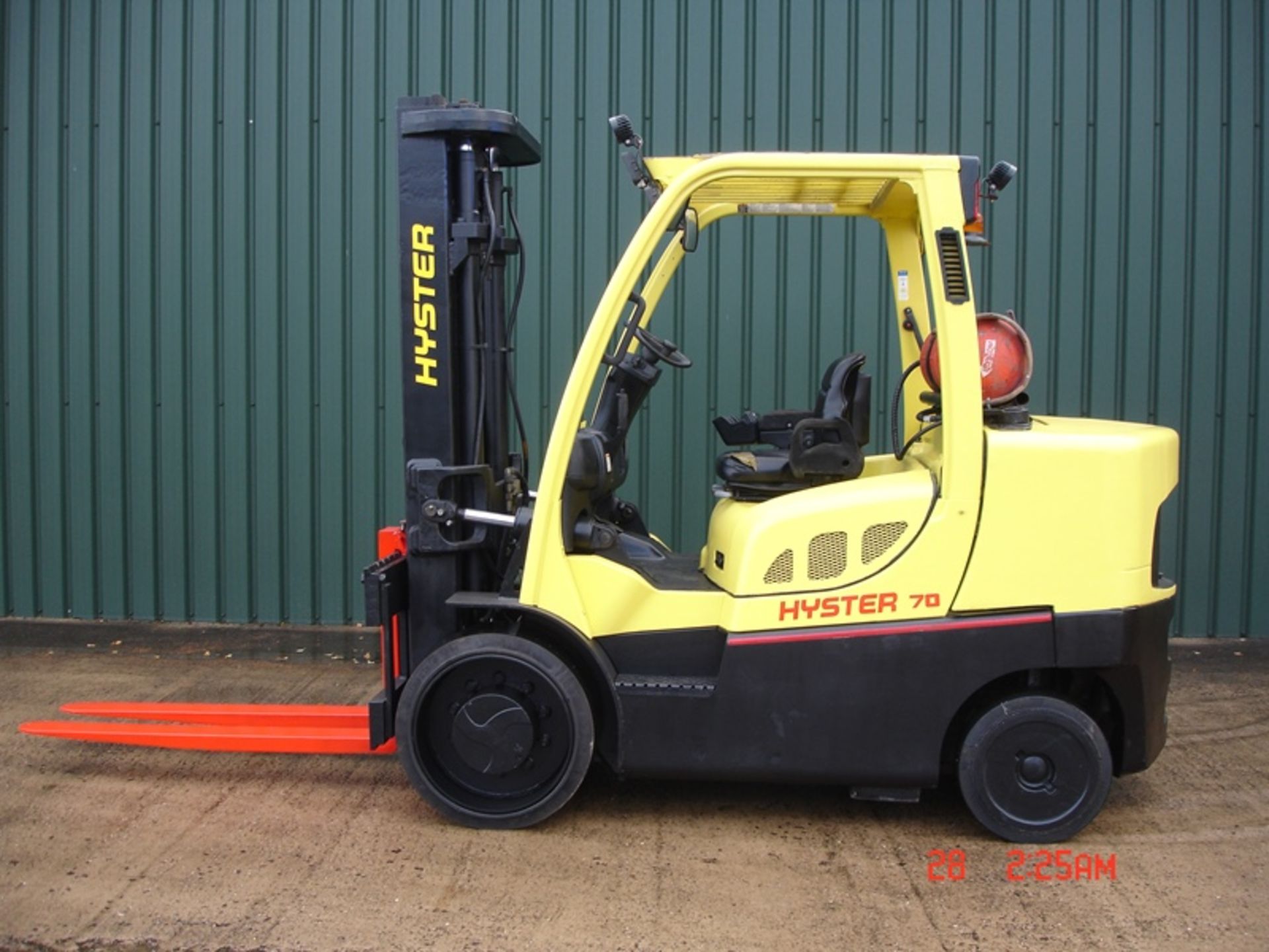 HYSTER COMPACT 7 TON FORKLIFT