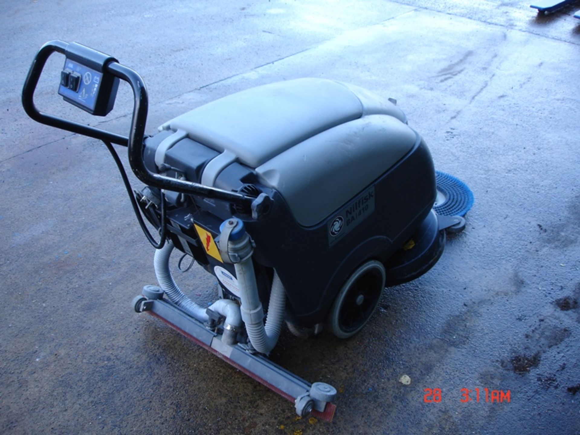 NILFISK ELECTRIC FLOOR SCRUBBER/VAC - Image 3 of 4