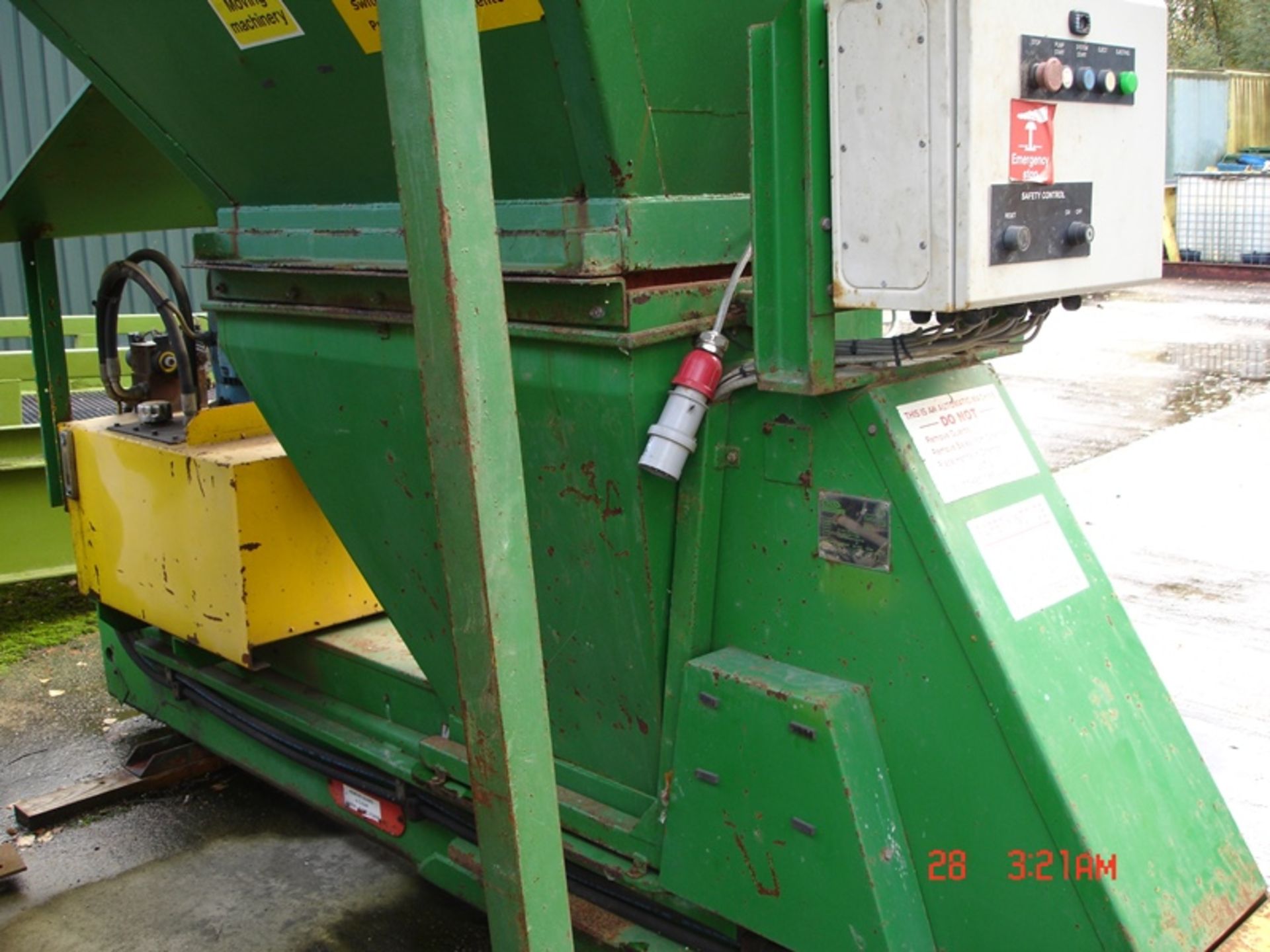 CHS ENGINEERING COMMERCIAL CAN BALING MACHINE - Image 4 of 6