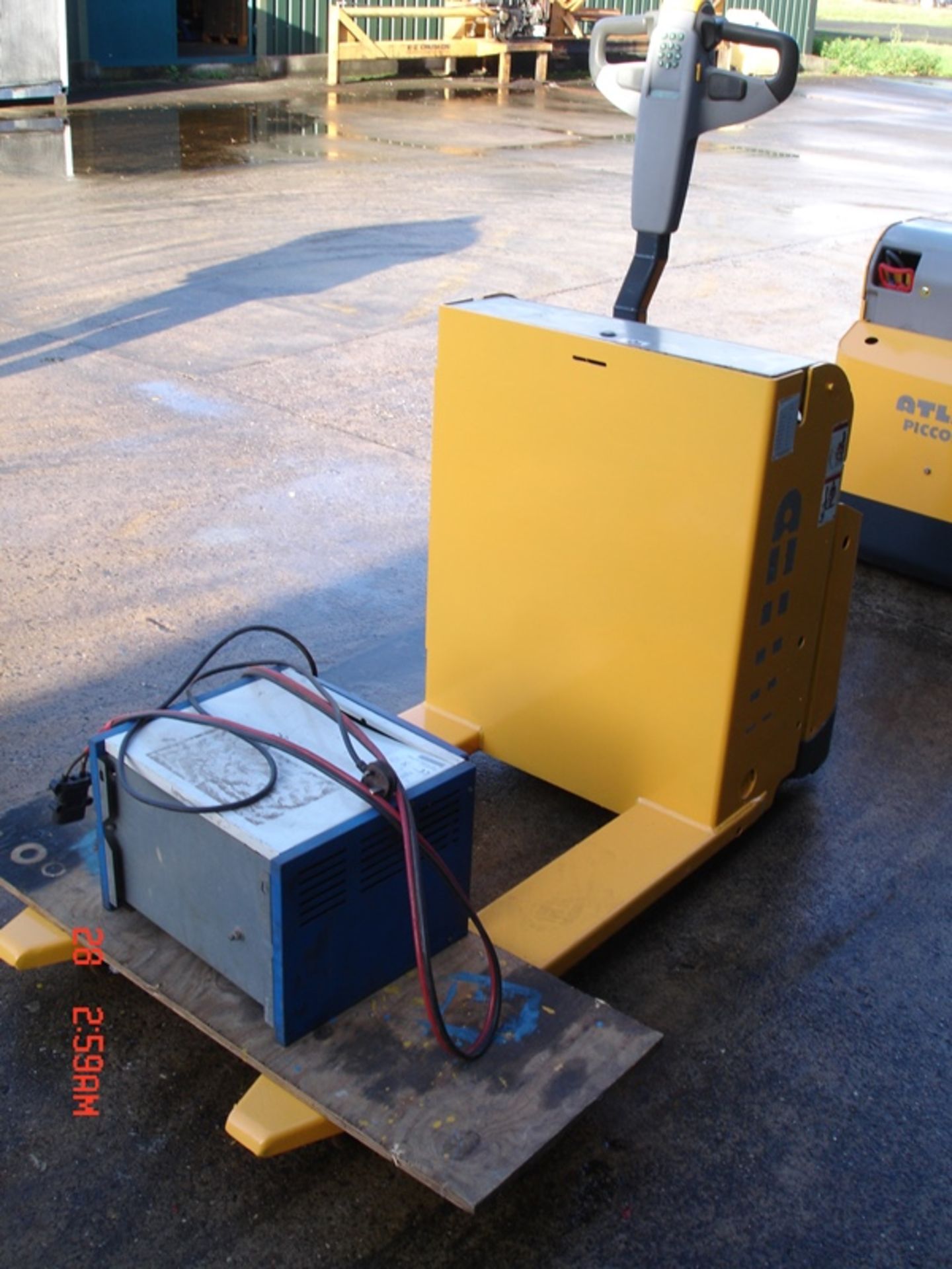 NISSAN ATLET ELECTRIC PALLET MOVER - Image 4 of 4