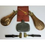 Shooting - A Victorian G & J. W. Hawksley brass shot measure from 3½ to 2½ Drs Powder, with turned