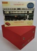 Hornby (China) R1038 "Orient Express" Train Set containing 4-6-2 BR green rebuilt Merchant Navy