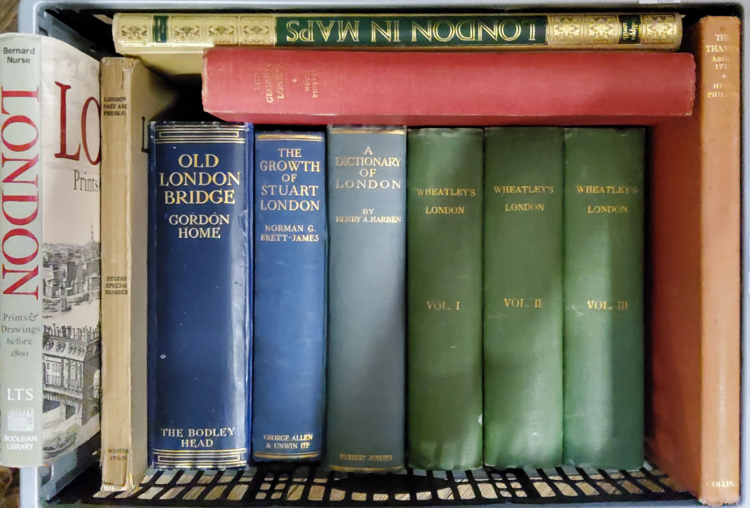 Books - a collection of London related books and magazines including Wyngaerde's panorama of - Image 4 of 5