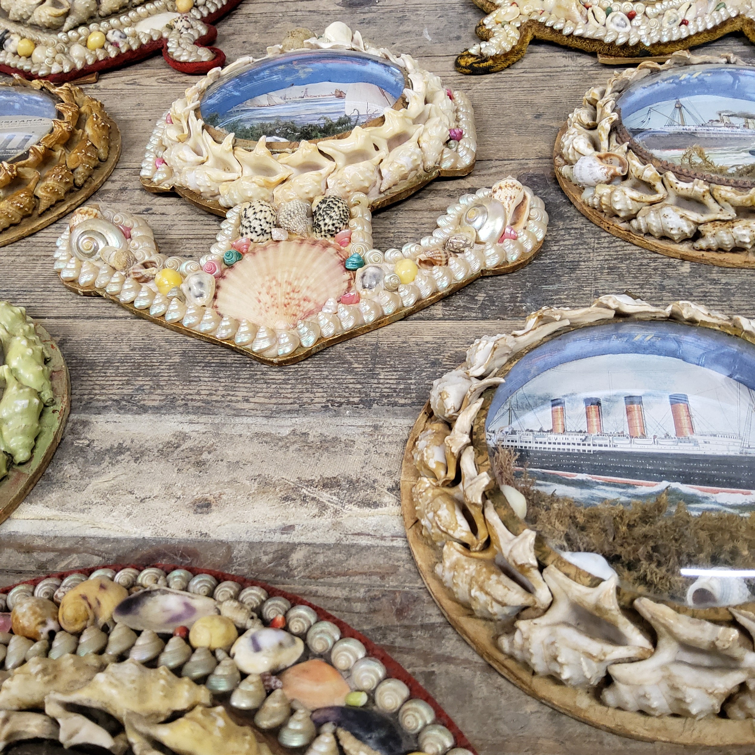 A very good collection of Fourteen Victorian shell-work souvenir porthole pictures, late 19th/ - Image 2 of 17