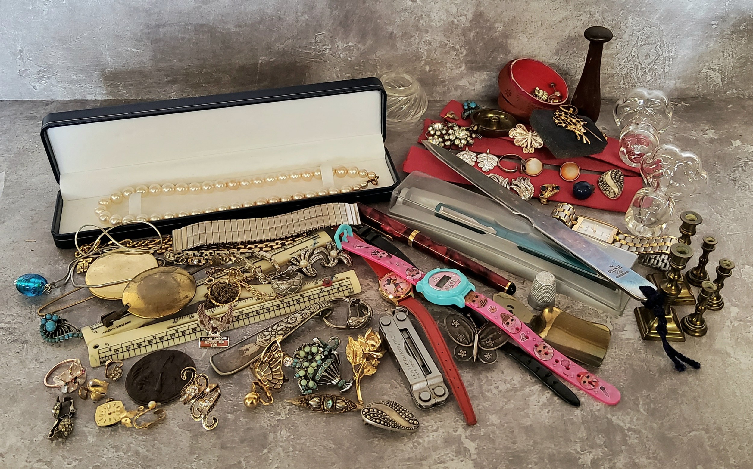 Bijouterie - silver filigree butterfly brooch; clip on earrings; a Parker pen; miniature brass dolls