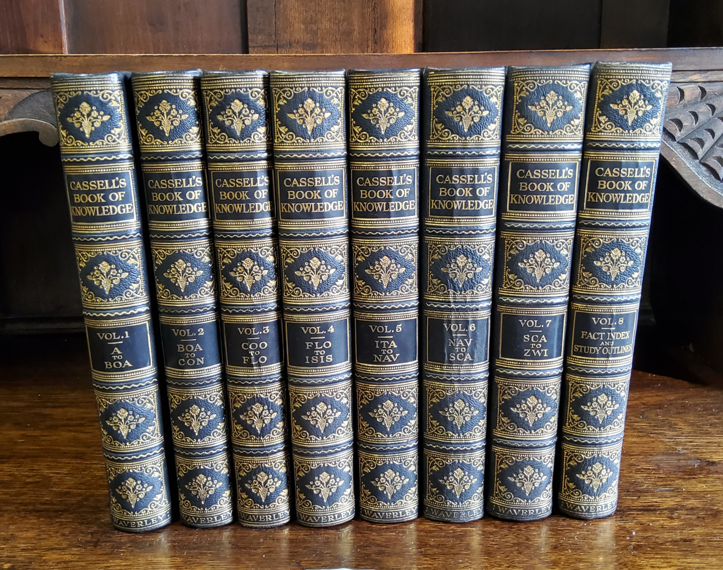 Books - complete set of Cassel's Book of Knowledge Vol.I-VIII, decorative bindings, published by The
