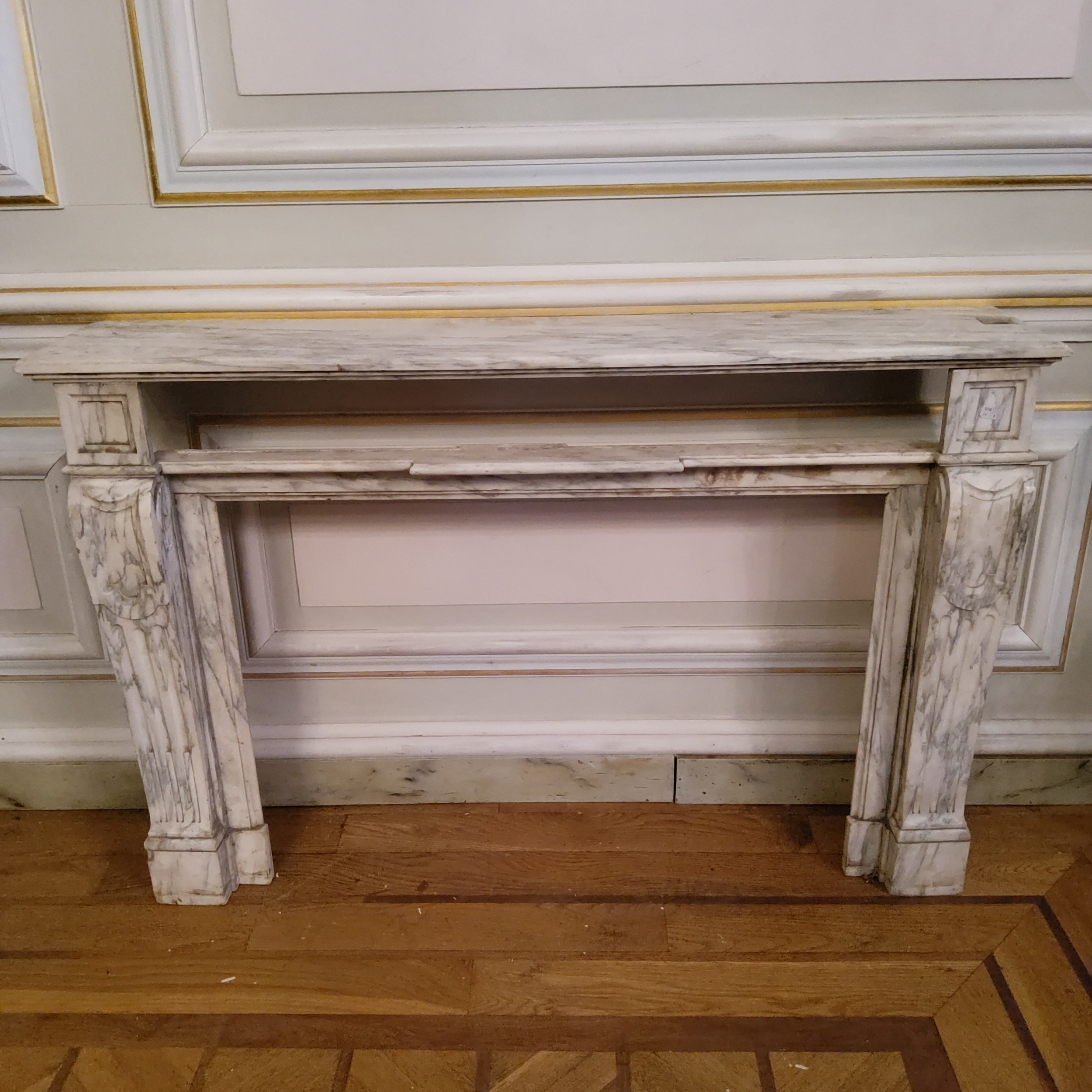 A 19th century Carrara marble country house fire surround, well figured with veins of grey, old sale - Image 5 of 6