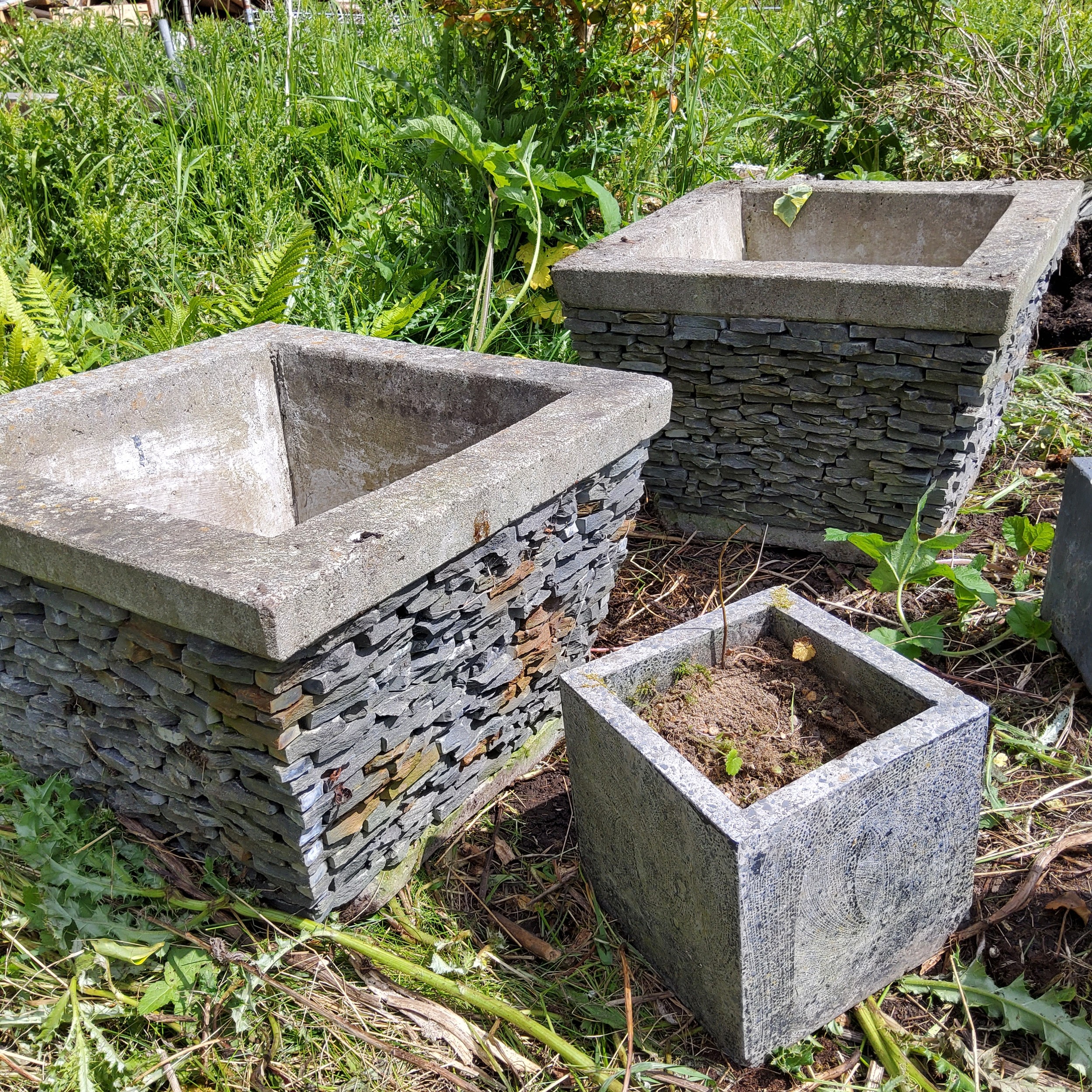 Various slate effect garden planters - Image 2 of 2