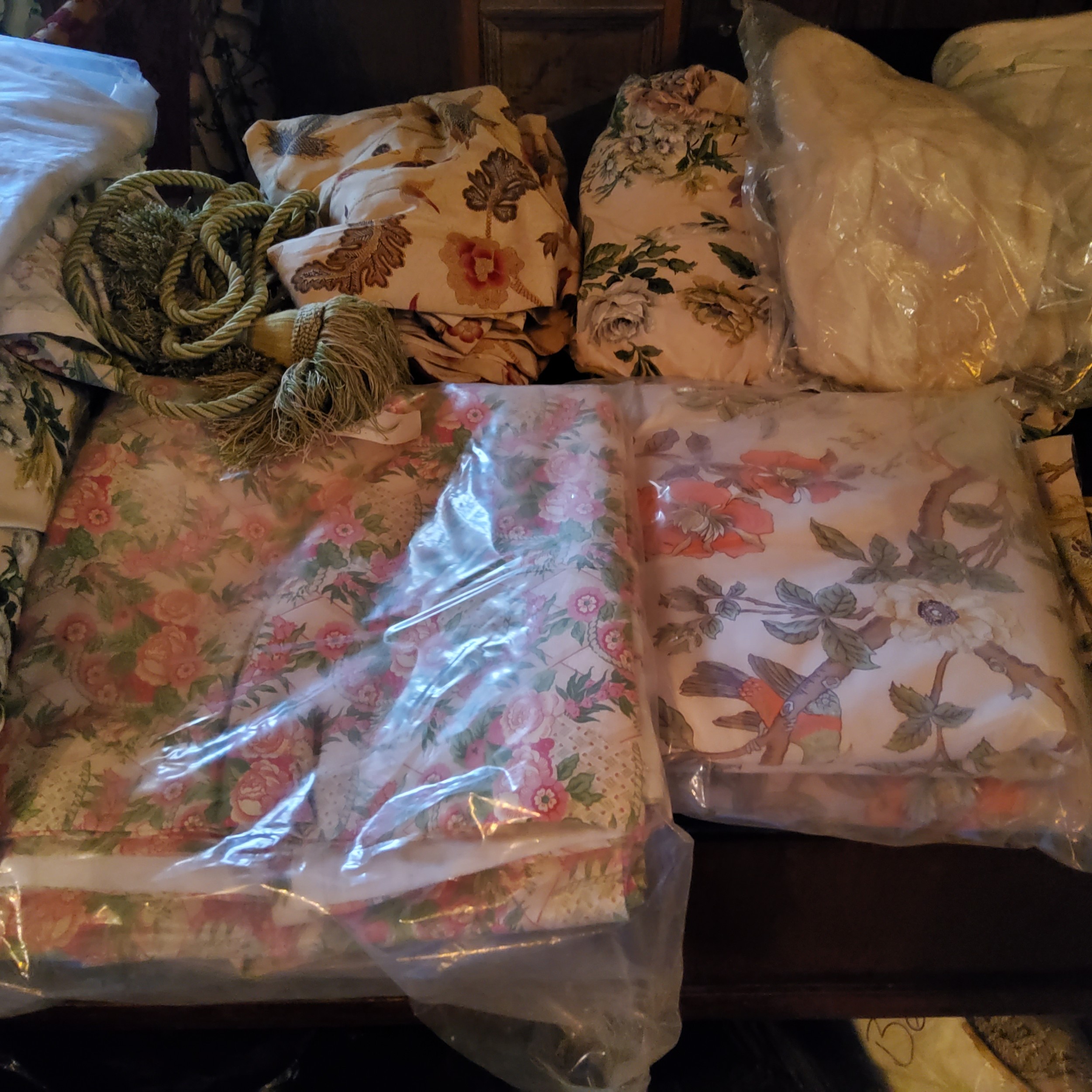 A vast quantity of fabric including new table cloths, seat/table covers, duvets in various fabrics - Image 3 of 4