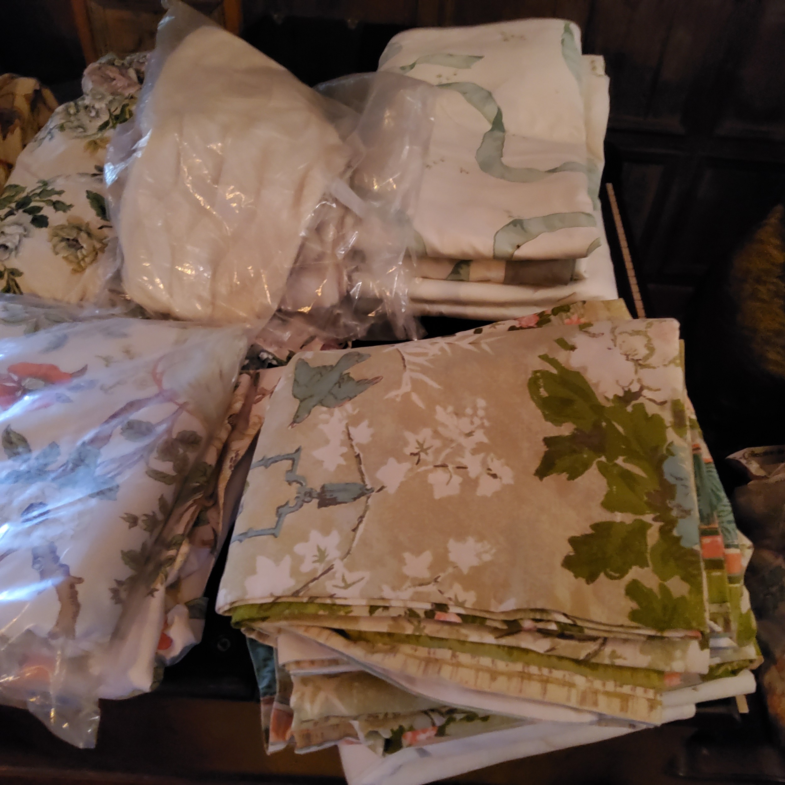 A vast quantity of fabric including new table cloths, seat/table covers, duvets in various fabrics - Image 2 of 4