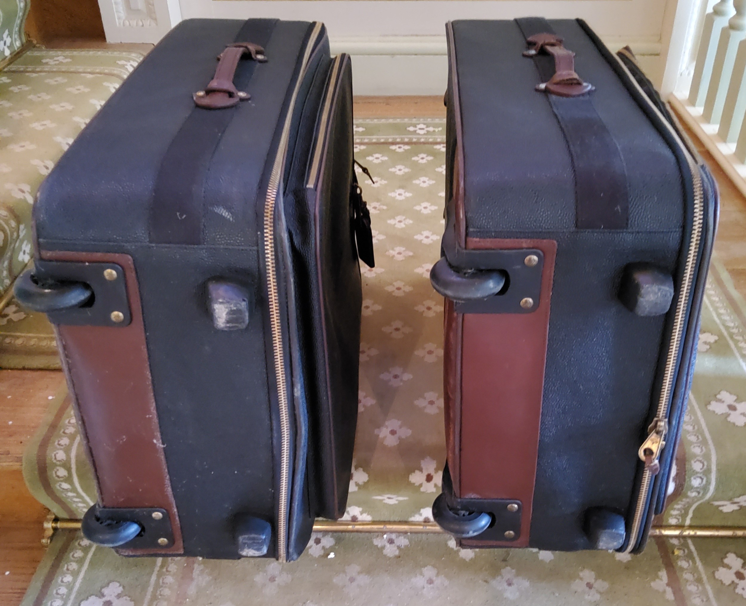 Pair of Mulberry leather suitcases model 031694C, 50cm wide x 26 cm deep x 75 cm long, AF - Image 2 of 6