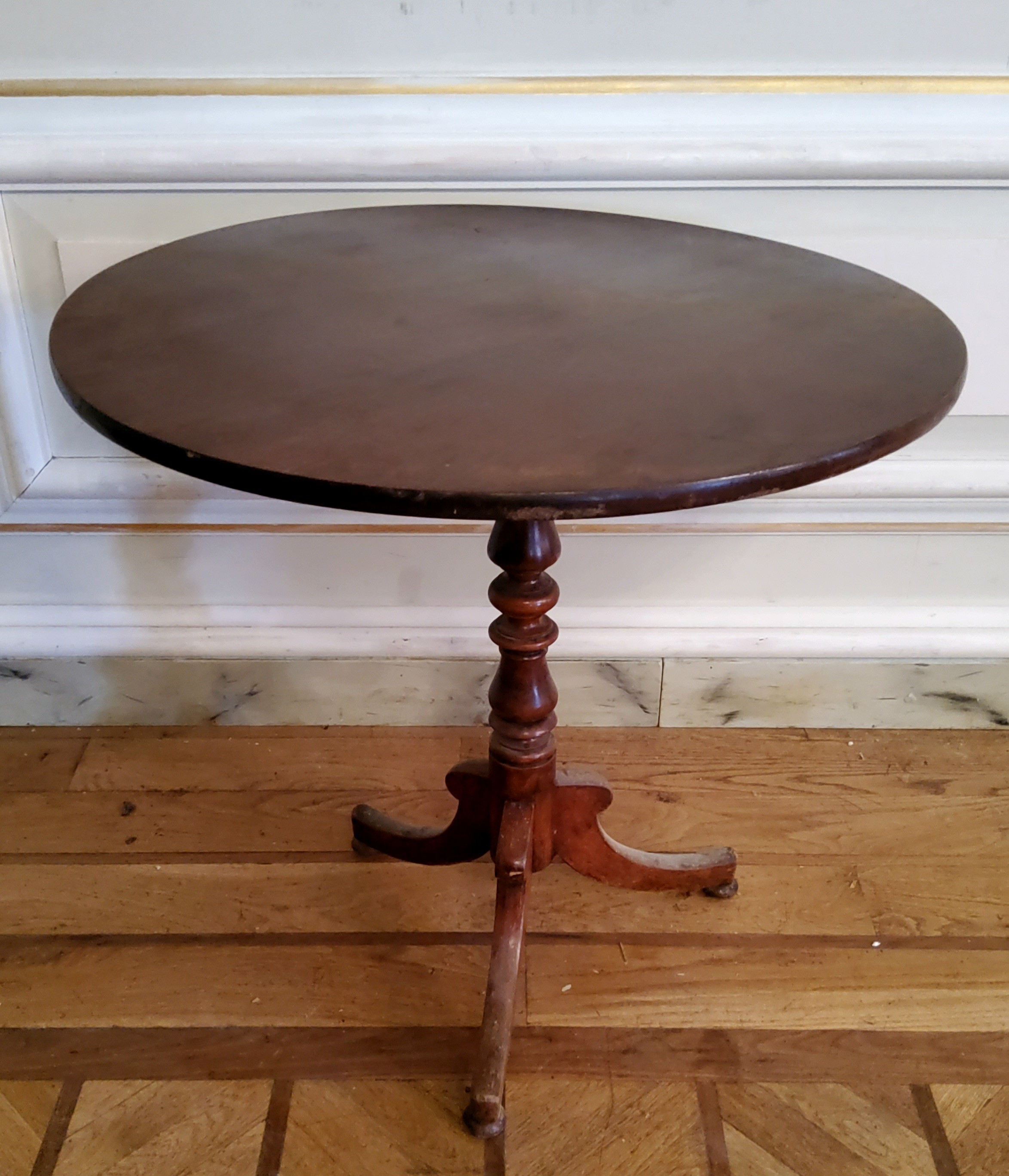 A Victorian tripod wine table, 75cm diameter