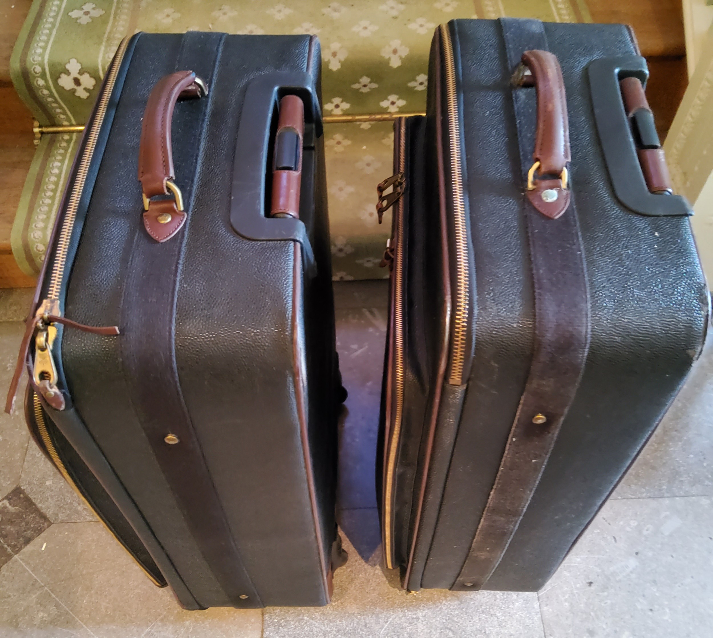 Pair of Mulberry leather suitcases model 031694C, 50cm wide x 26 cm deep x 75 cm long, AF - Image 4 of 6