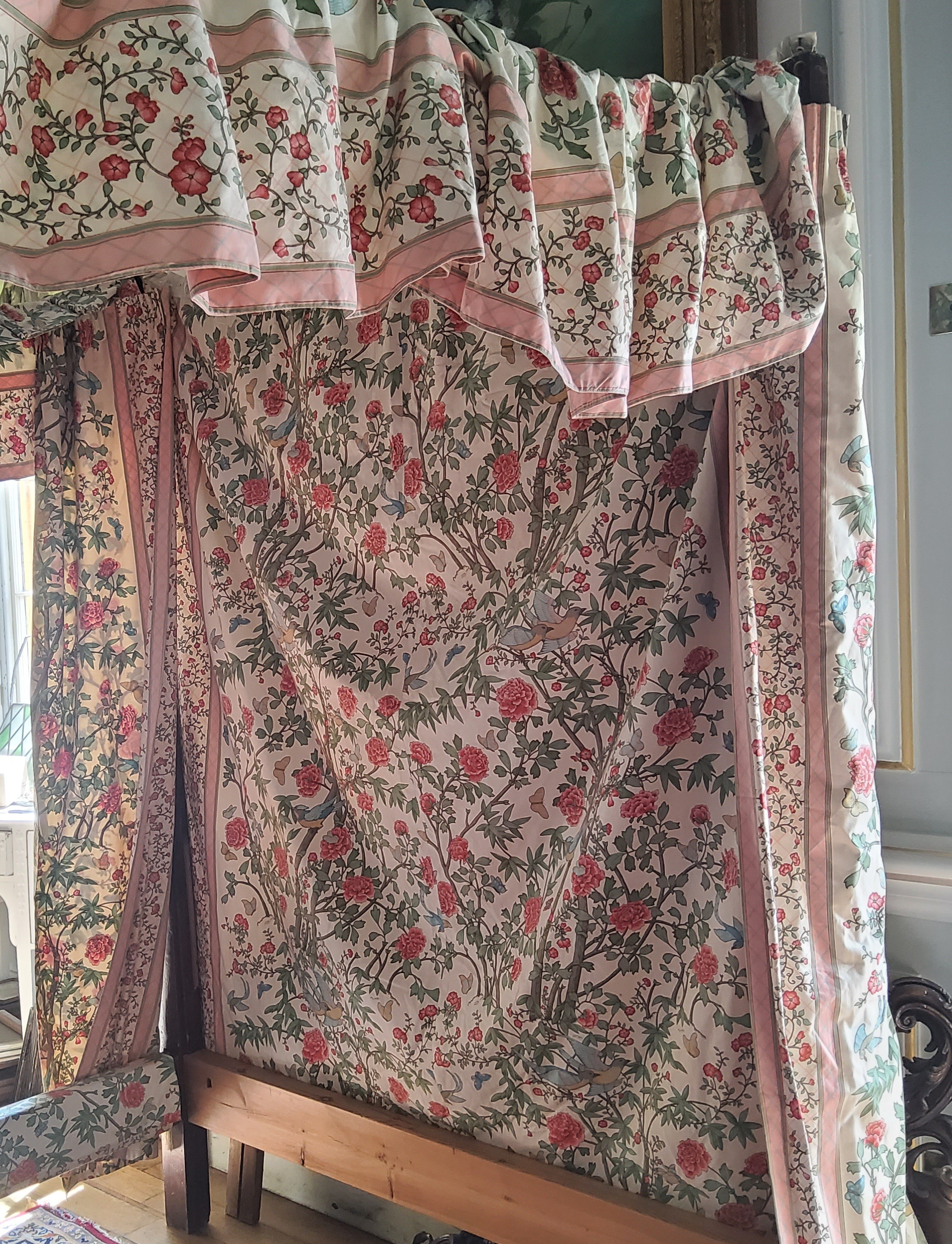A reproduction Georgian mahogany 'Charleston' tester or four poster bed, with Strawberry thief - Image 2 of 4