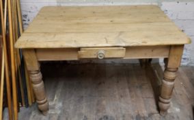 A Victorian farmhouse pine kitchen table 120cm w x 90cm d x 72cm h