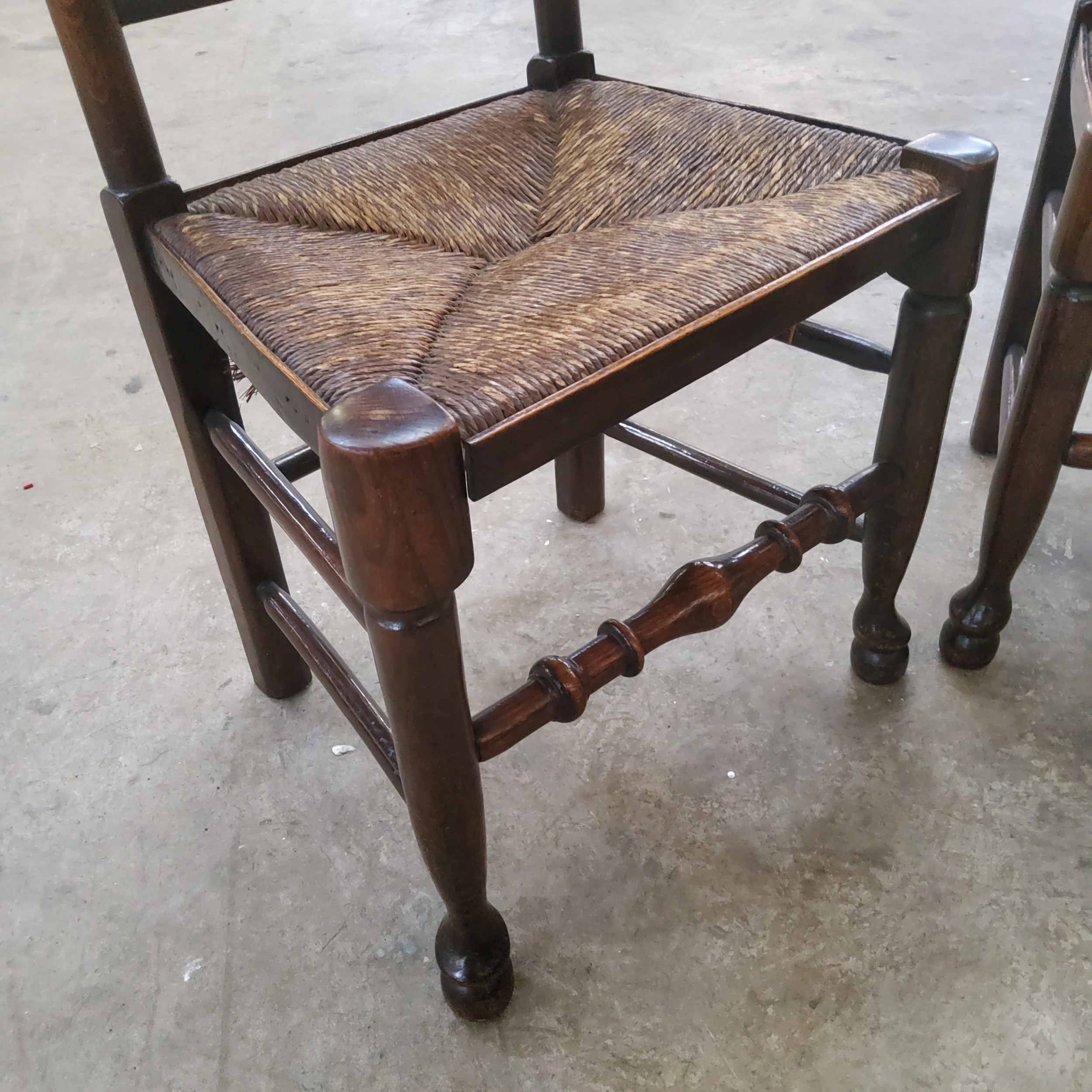 A pair of early 19th century ash and elm farmhouse hall chairs - Image 2 of 2