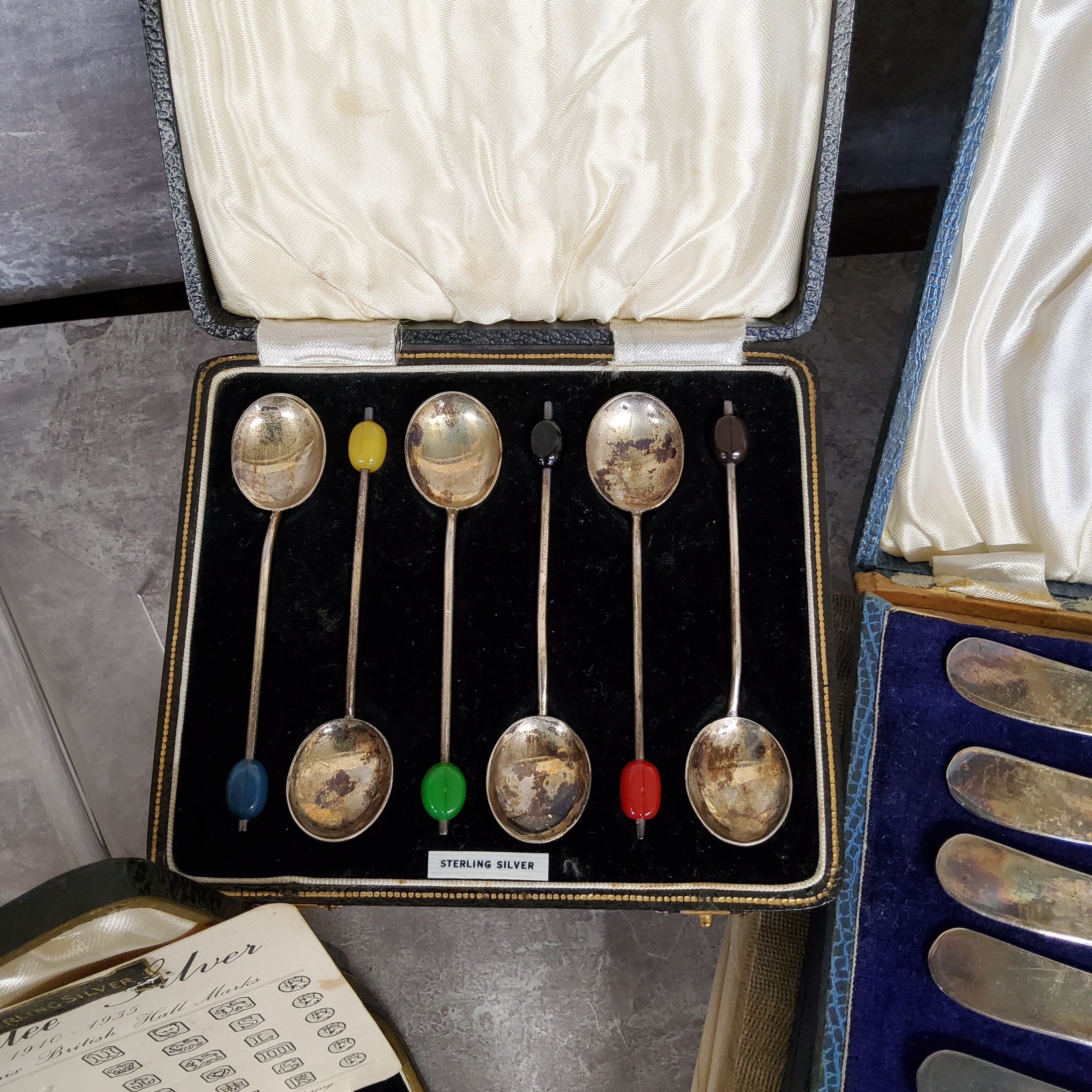 Please note amended image - a cased set of silver George V Jubilee teaspoons each hallmarked with - Image 5 of 5