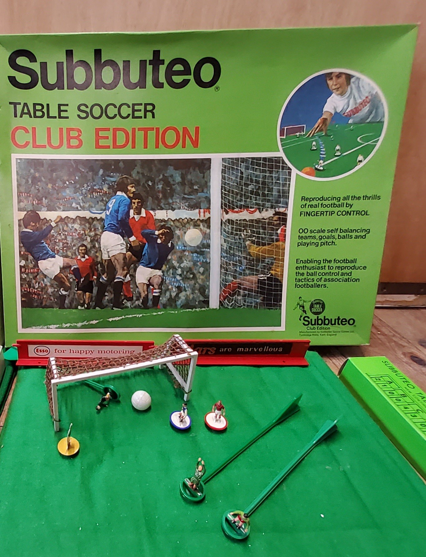 Subbuteo - boxed Ref 6. Norwich team; Ref.100 Man. Utd.; Ref.154 Blackpool; Ref. 9 QPR; other - Image 2 of 6