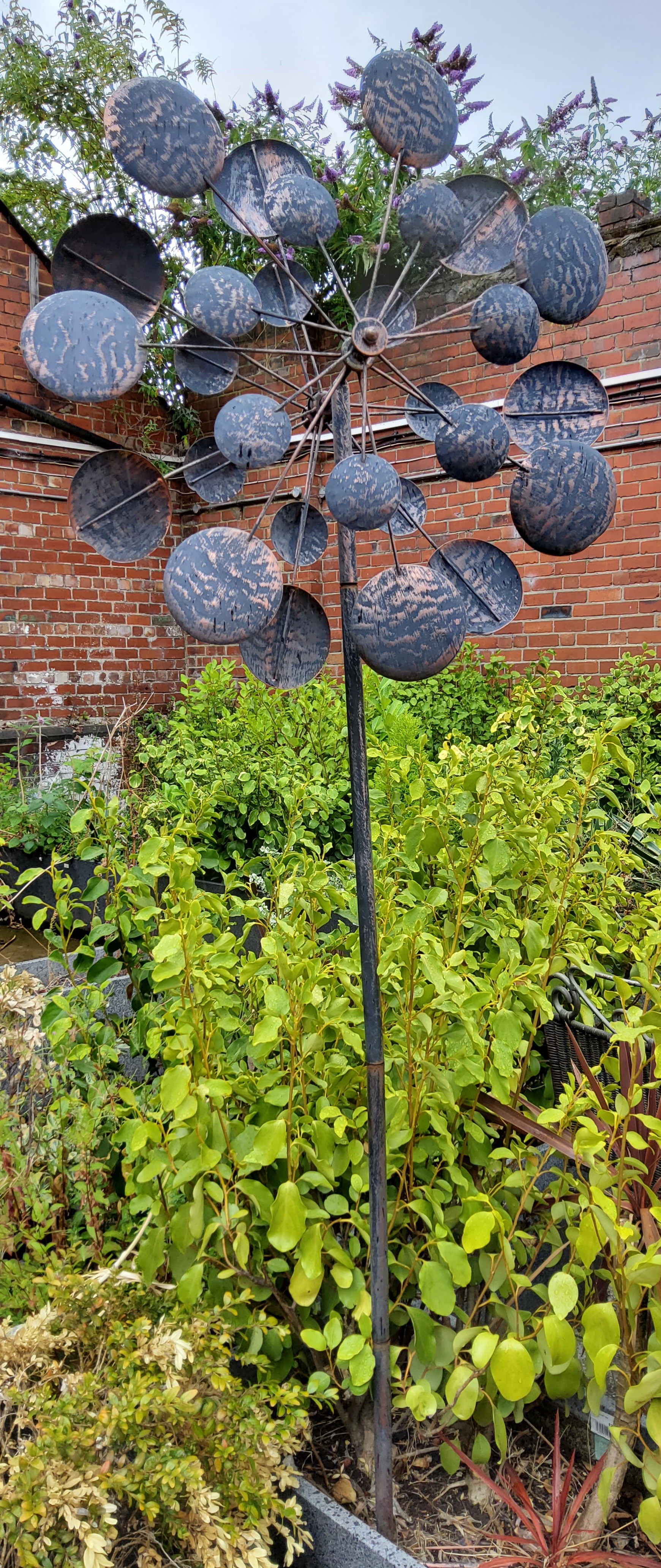 A substantial copper effect metal garden sculpture, the rotating branches decorated with stylish cup - Image 3 of 3