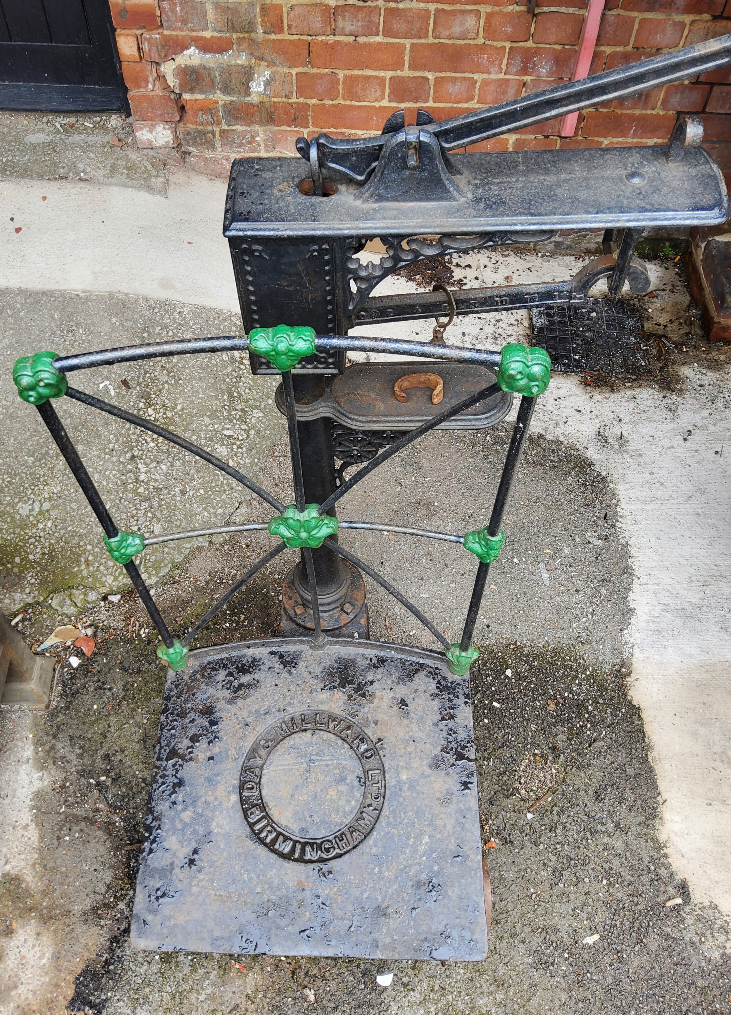 Day and Millward , Birmingham black and green cast iron platform produce / industrial weighing scale - Image 4 of 4