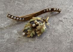 An 18ct gold brooch set with seed pearls surmounted with oak leaves and seed pearl (af) stamped