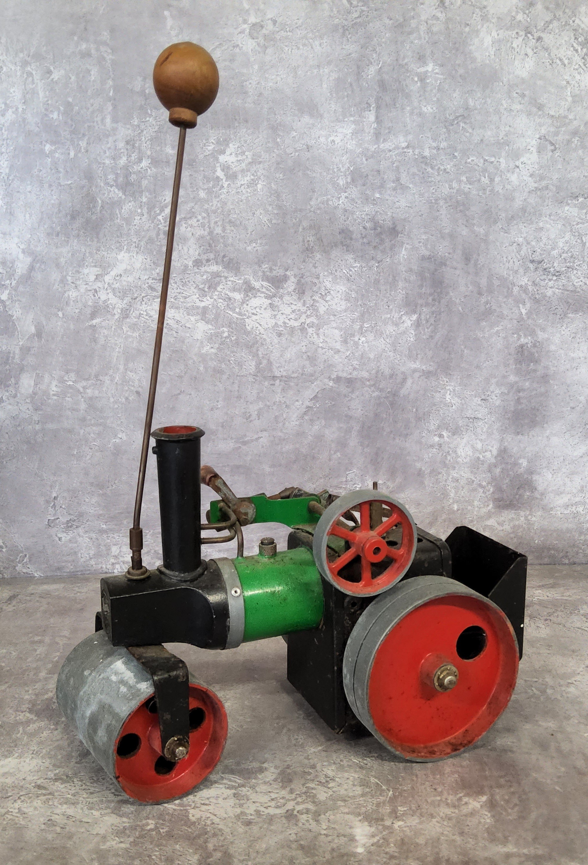 A Mamod SR1 steam roller with burner (af)