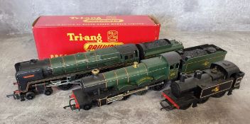 Triang Railways OO Gauge Steam Outline Locomotive R259 4-6-2 Britannia No.70000 in green, with smoke