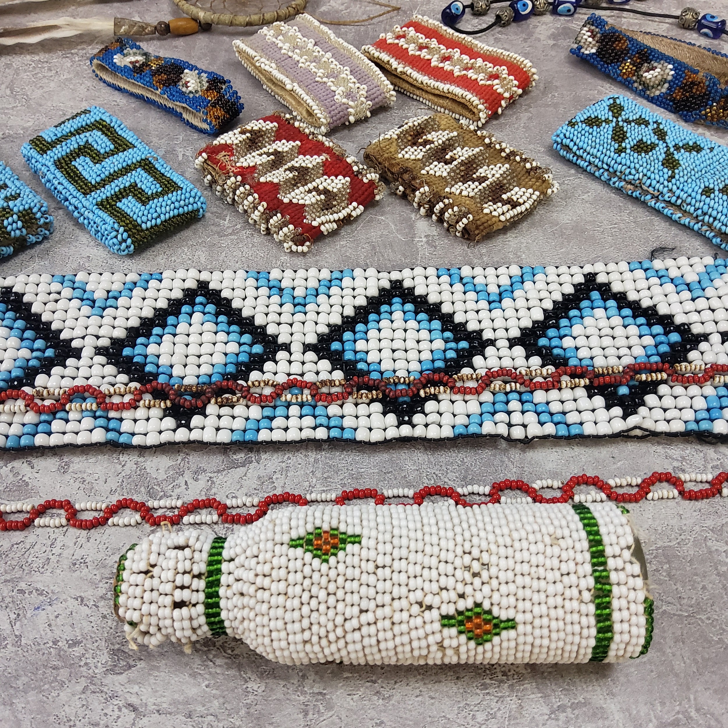 Americana - 19th century Native American bead work and later, including hide lined colourful - Image 2 of 2
