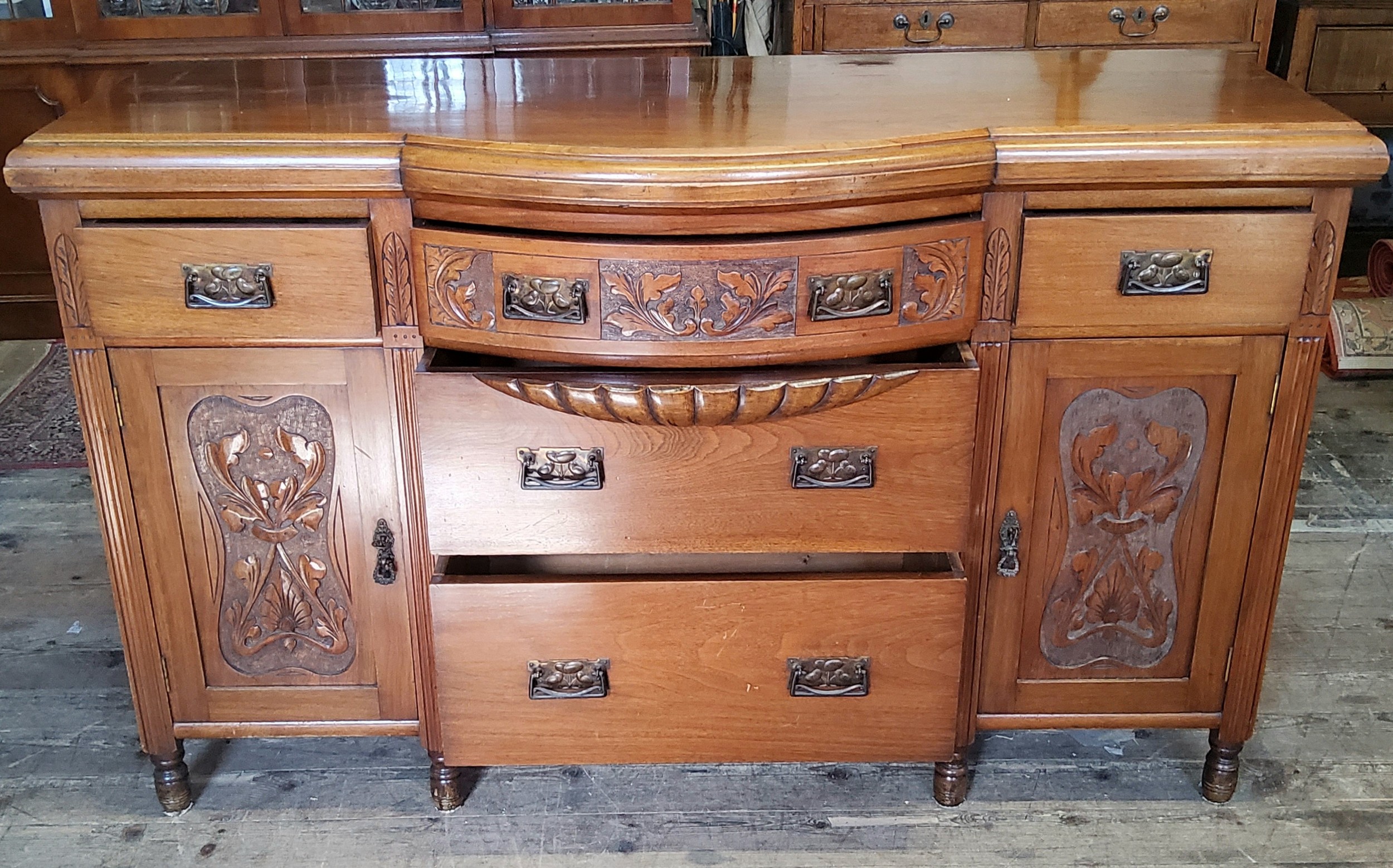 An early 20th century oak bow fronted breakfront sideboard with oversized Art Nouveau escutcheons - Image 4 of 4