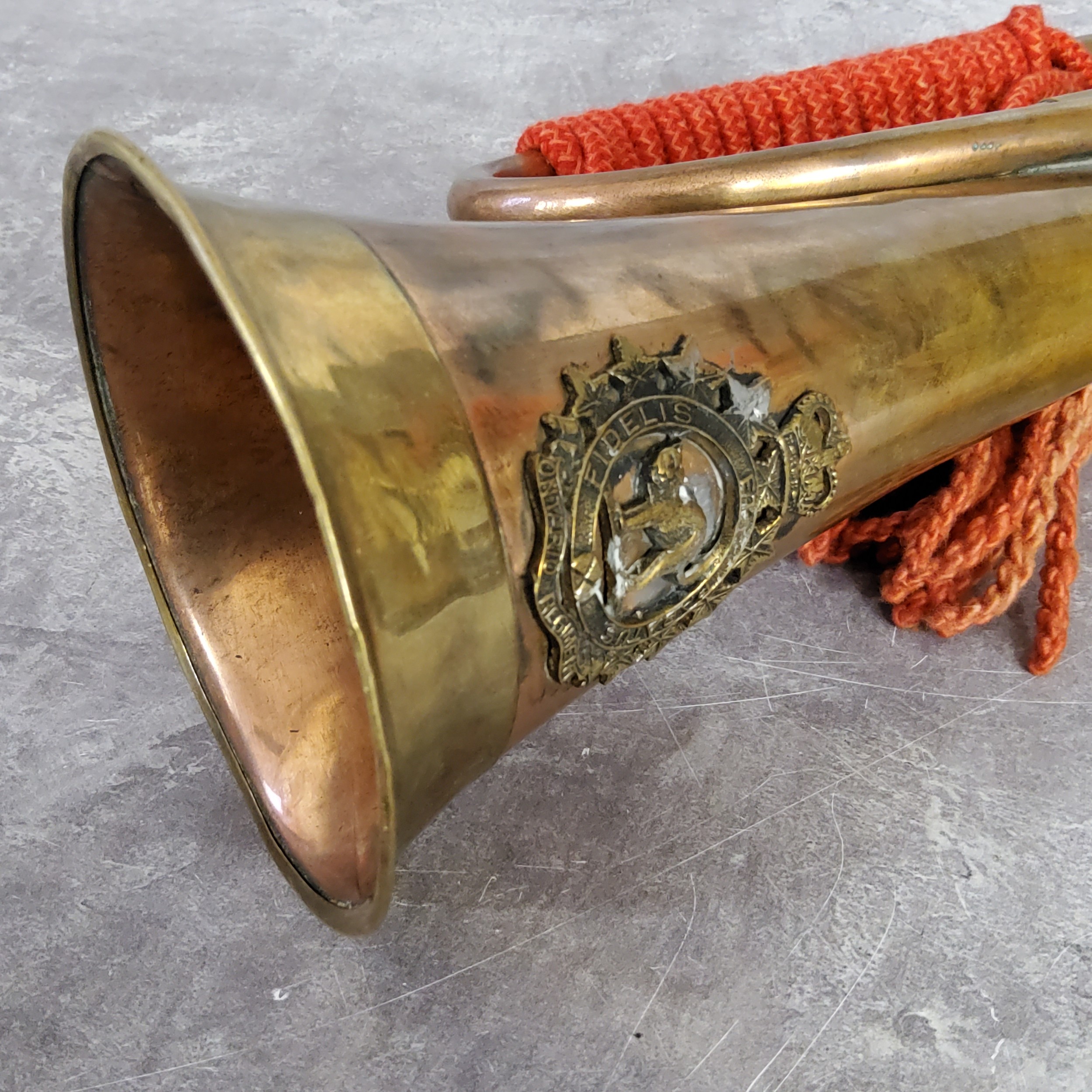 Militaria - A WWI copper and brass bugle with Ontario Regiment badge of a cat with arched back - Image 2 of 4