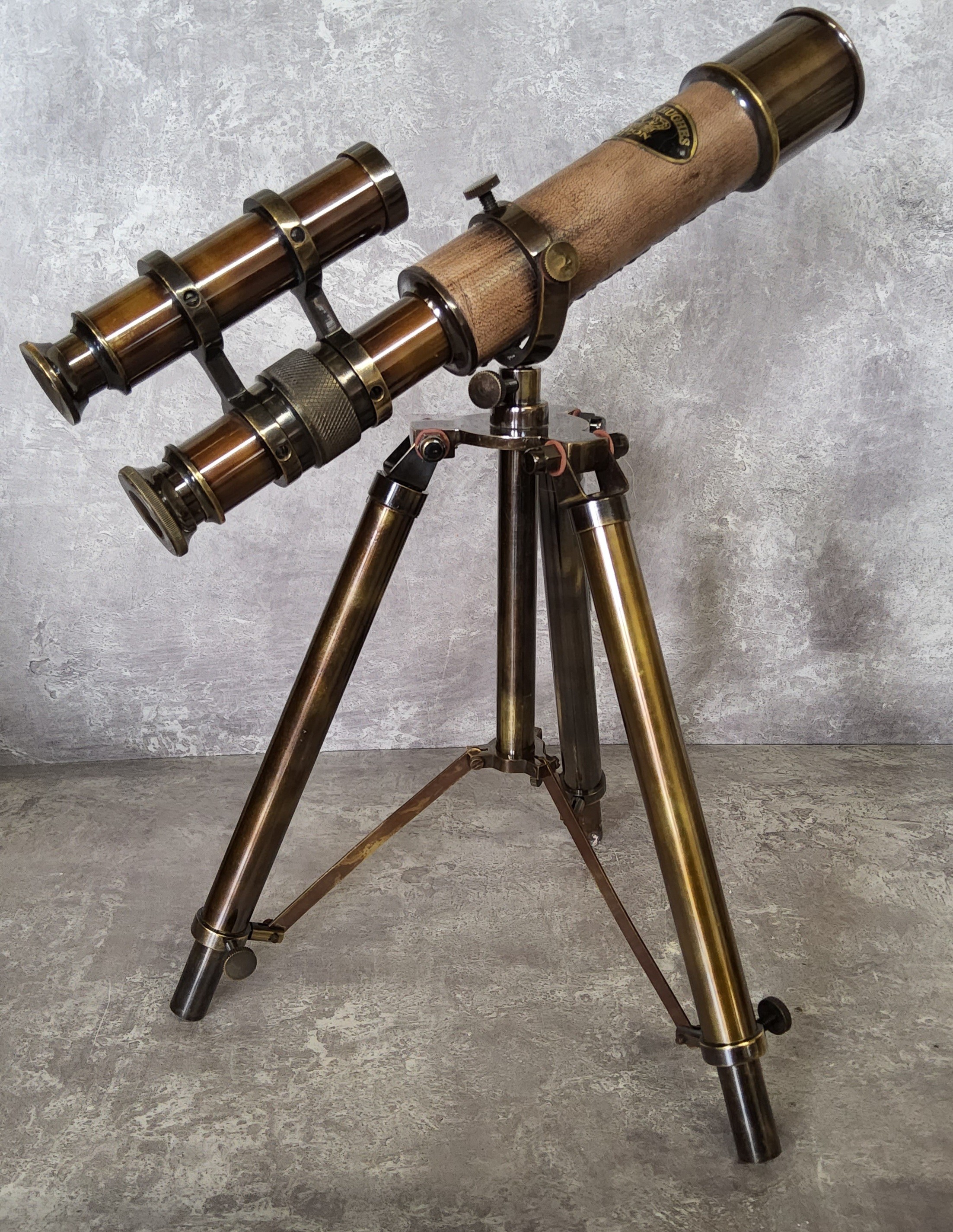 A bronzed brass novelty double barrel nautical desk telescope on tripod stand 31cms high - Image 2 of 2