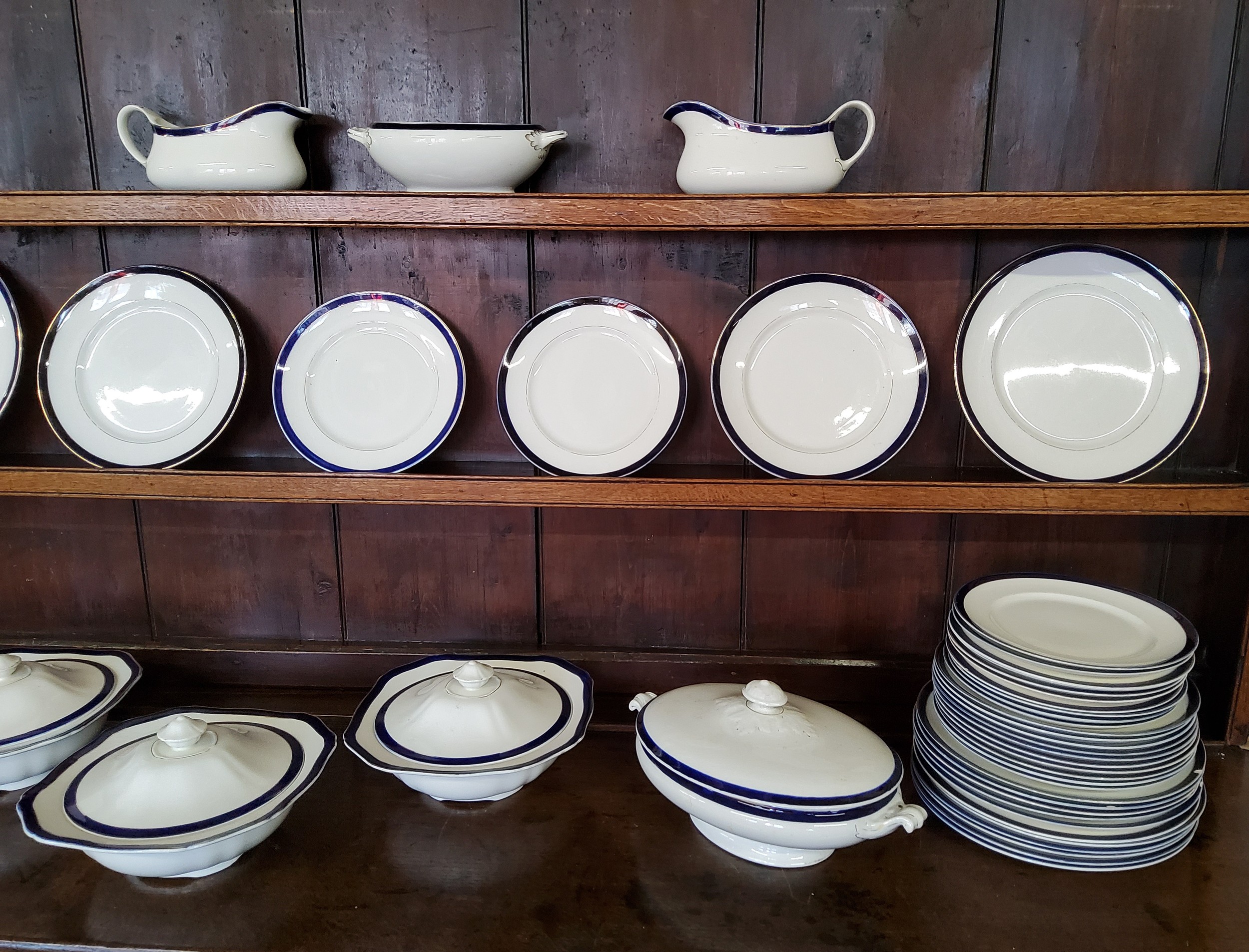 Alfred Mekin - Blue de Roi pattern  blue and gold dinner service, comprising: 12x side plates dia