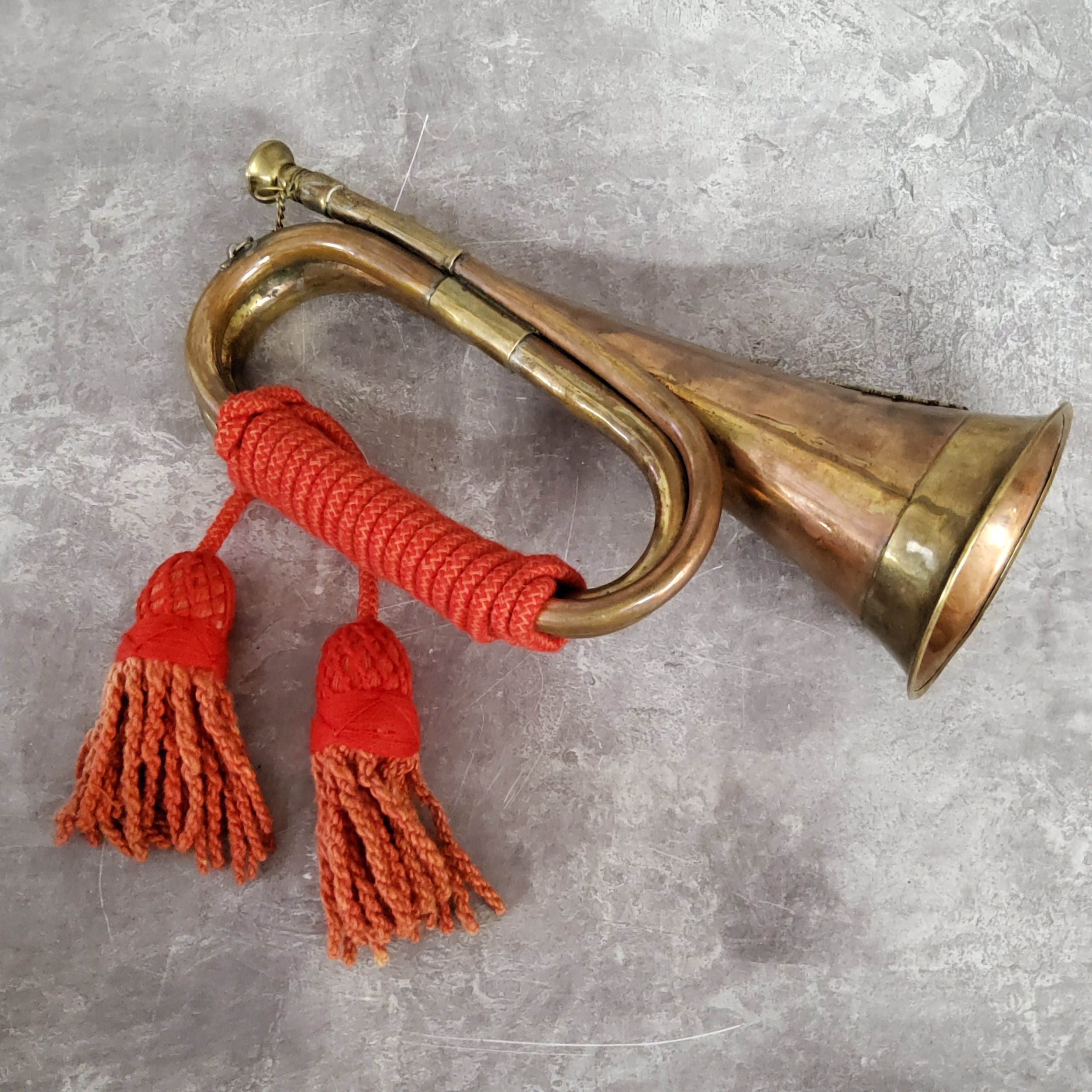 Militaria - A WWI copper and brass bugle with Ontario Regiment badge of a cat with arched back - Image 3 of 4