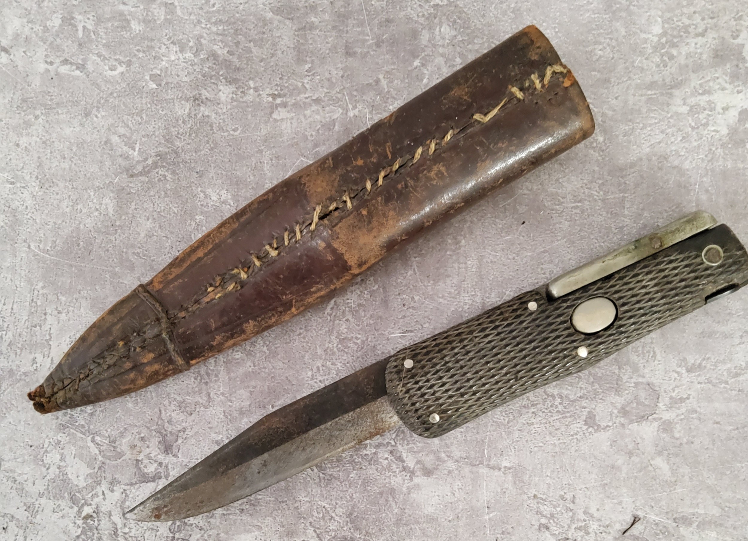 Pocket Knives & Militaria Interest - an unusual combination knife / dagger housed in a leather - Image 5 of 6
