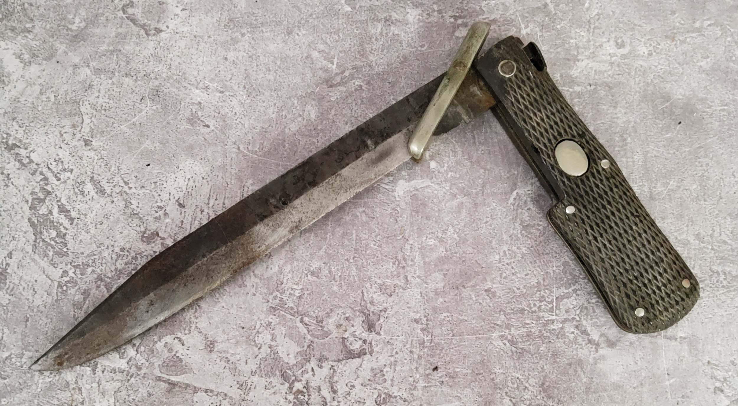 Pocket Knives & Militaria Interest - an unusual combination knife / dagger housed in a leather - Image 4 of 6