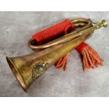 Militaria - A WWI copper and brass bugle with Ontario Regiment badge of a cat with arched back