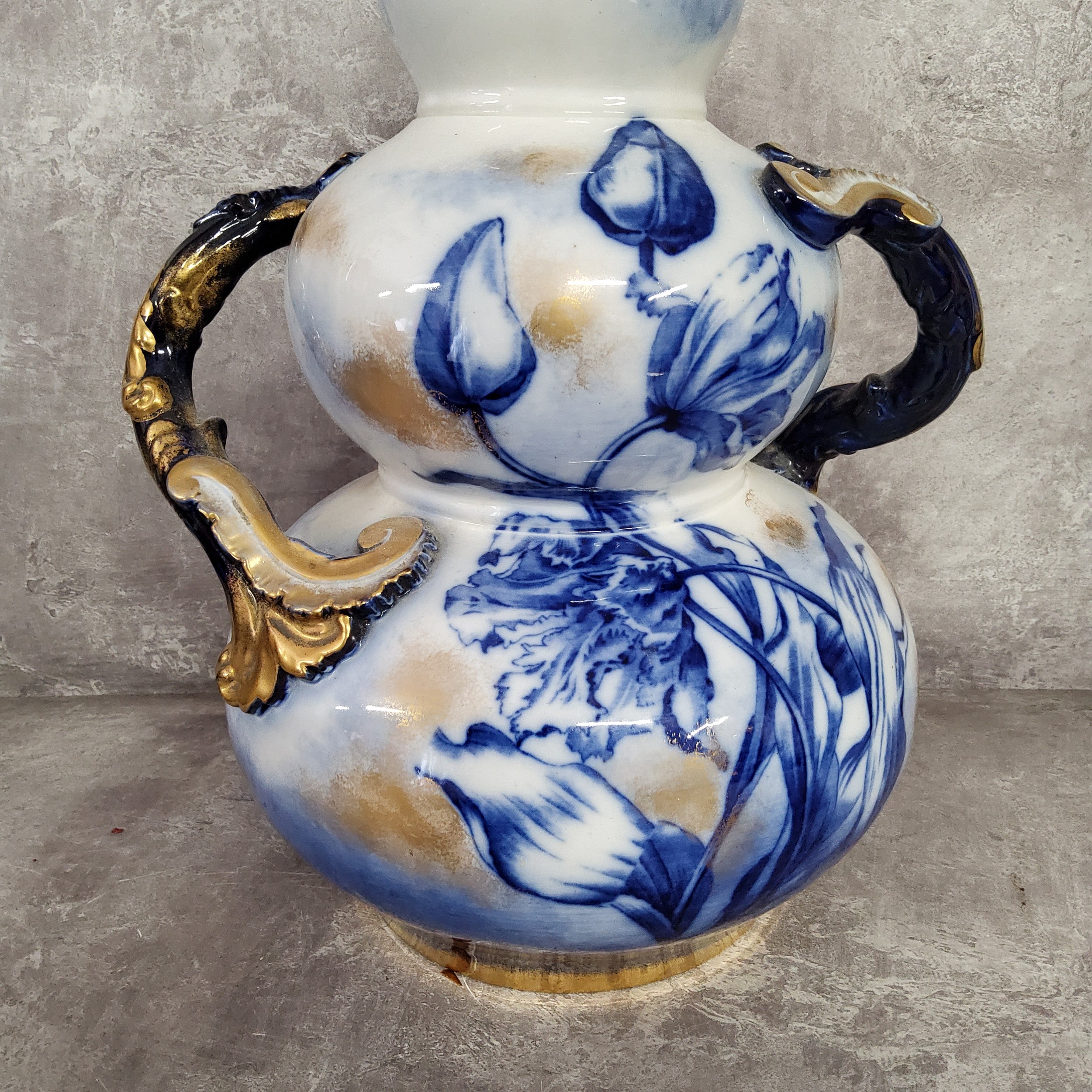 A scarce substantial Victorian George Jones double gourd twin handled vase, with flow blue and - Image 4 of 4