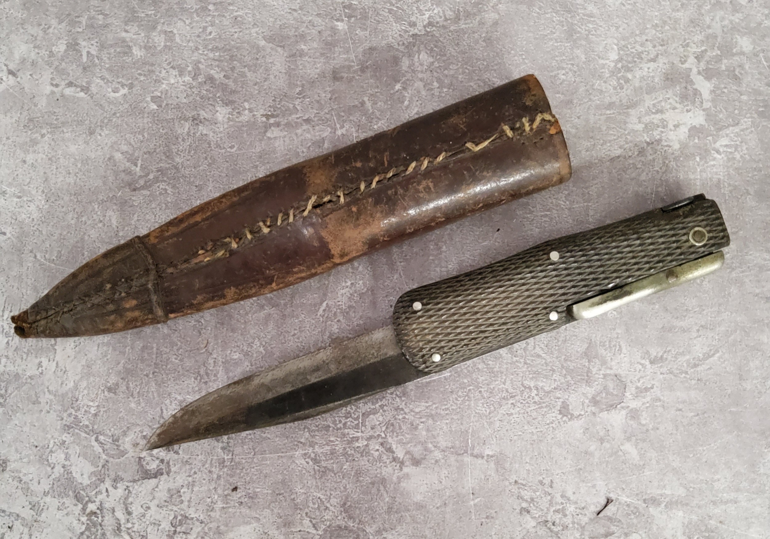 Pocket Knives & Militaria Interest - an unusual combination knife / dagger housed in a leather - Image 6 of 6