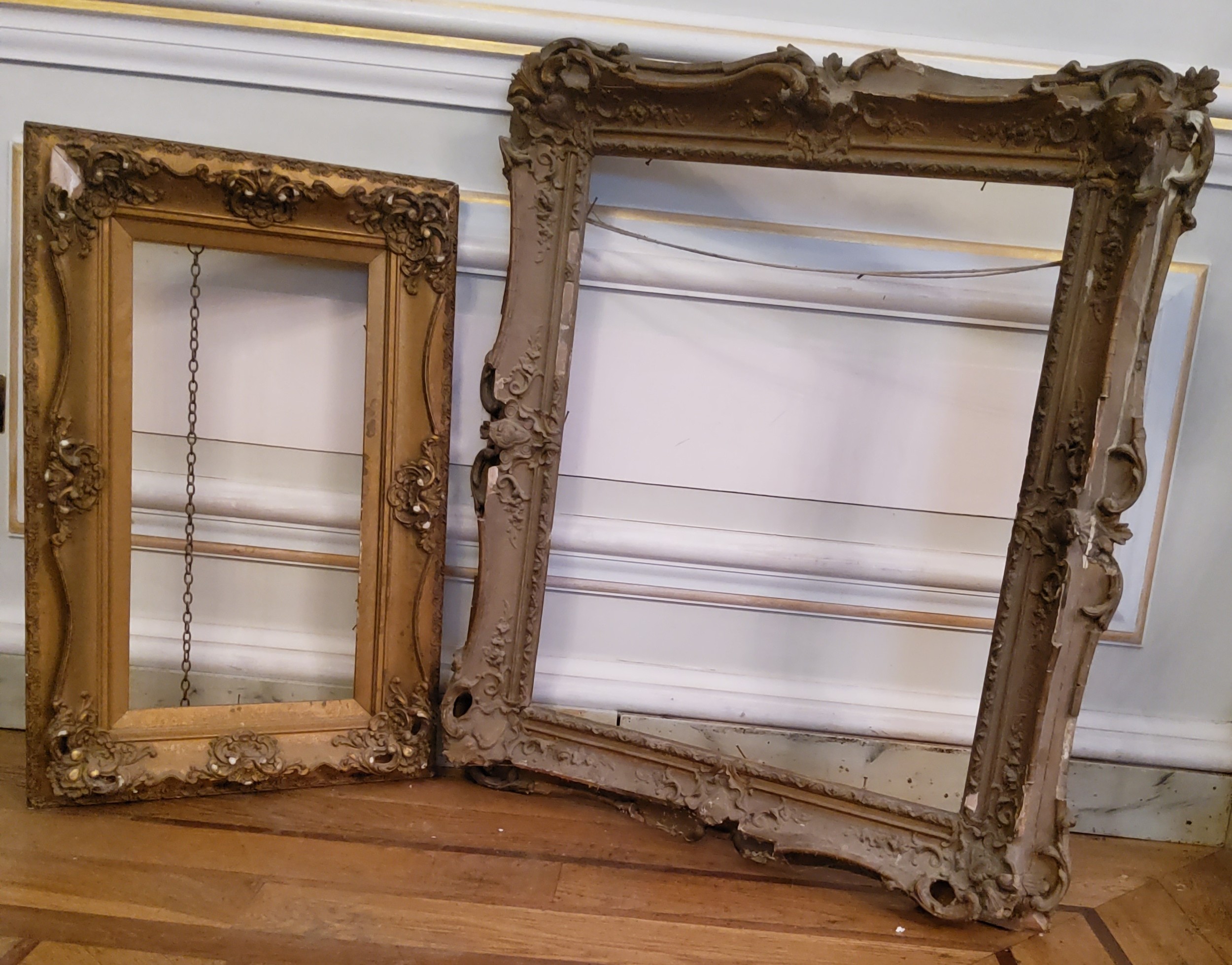 Attic Finds - two 19th Century decorative gilt frames, found above the ballroom, A/F (as found) - Bild 4 aus 4