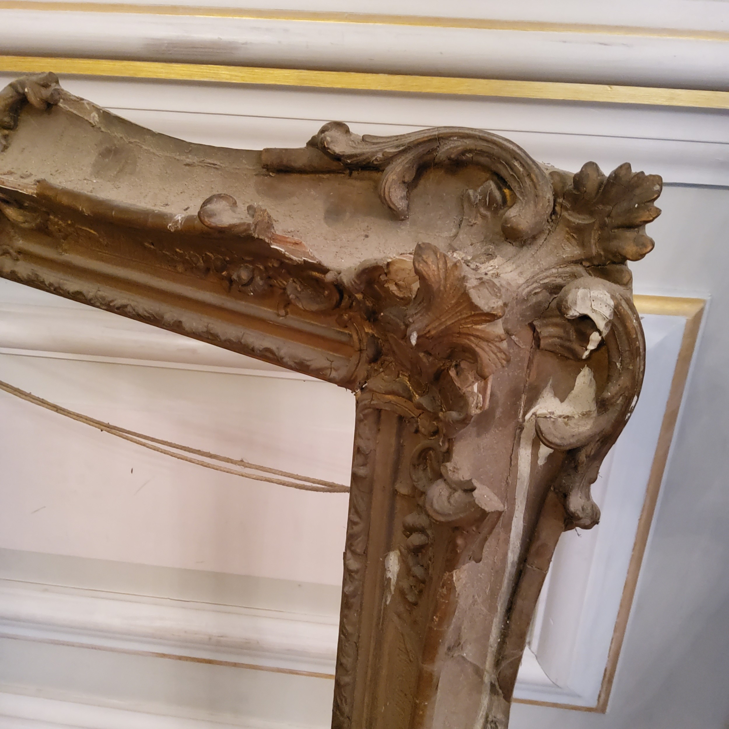 Attic Finds - two 19th Century decorative gilt frames, found above the ballroom, A/F (as found) - Bild 3 aus 4